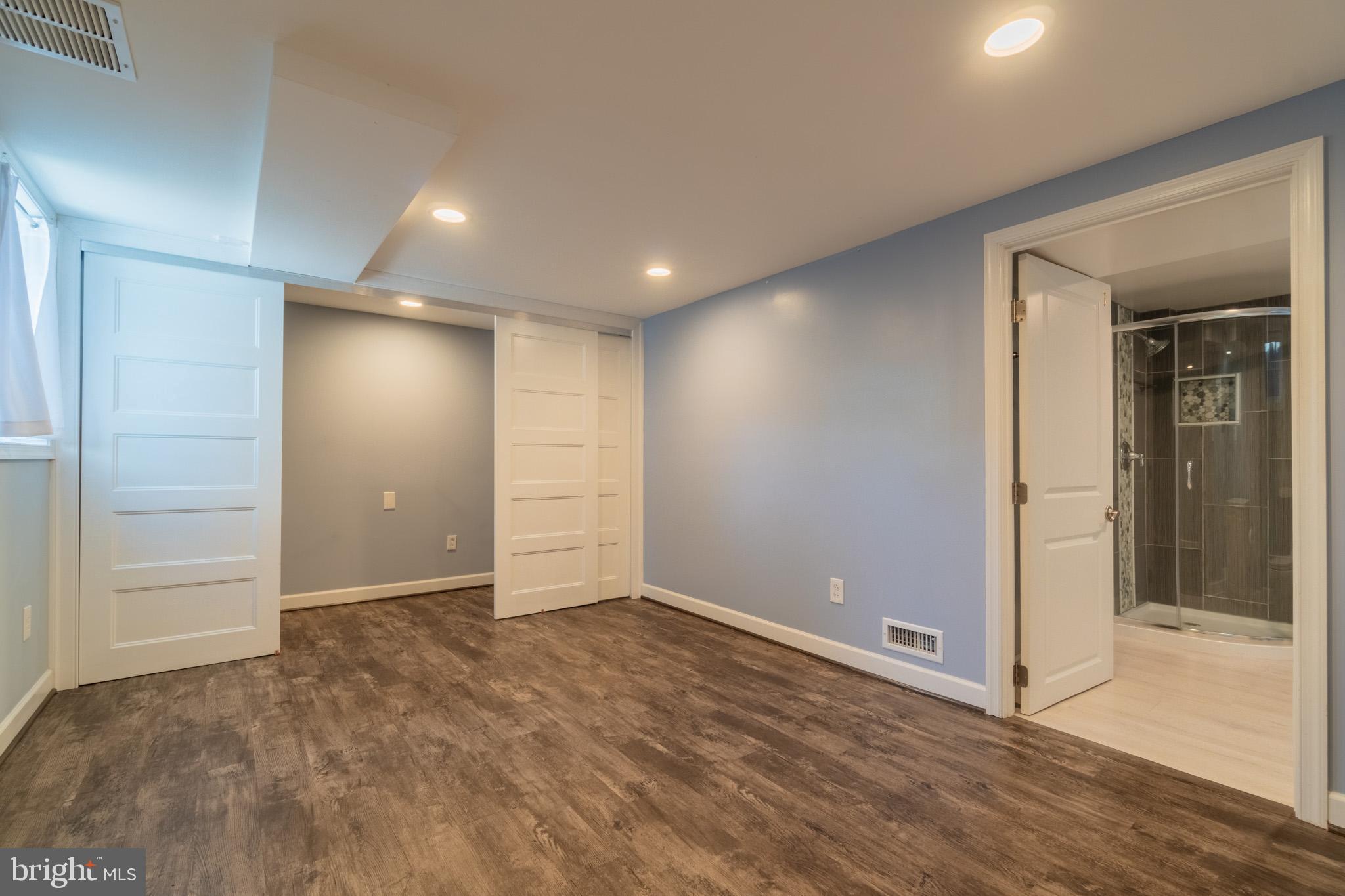 COLUMBIA FOREST - Residential Lease