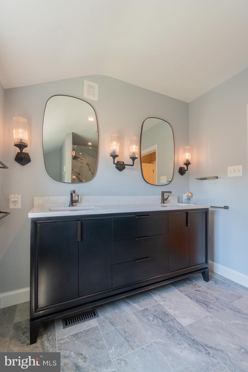 COLUMBIA FOREST - Residential Lease