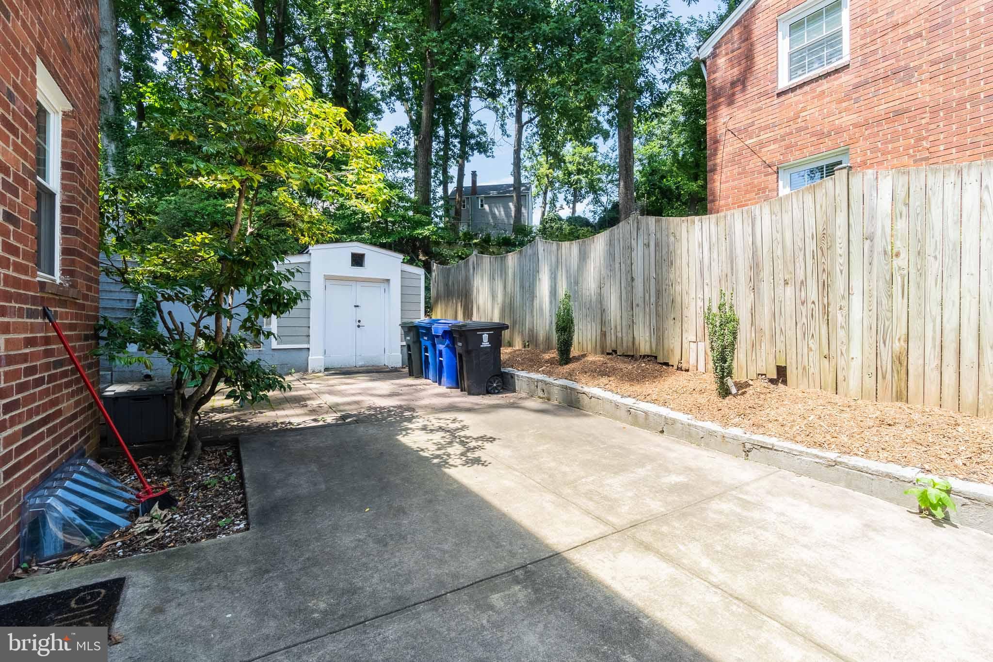 COLUMBIA FOREST - Residential Lease