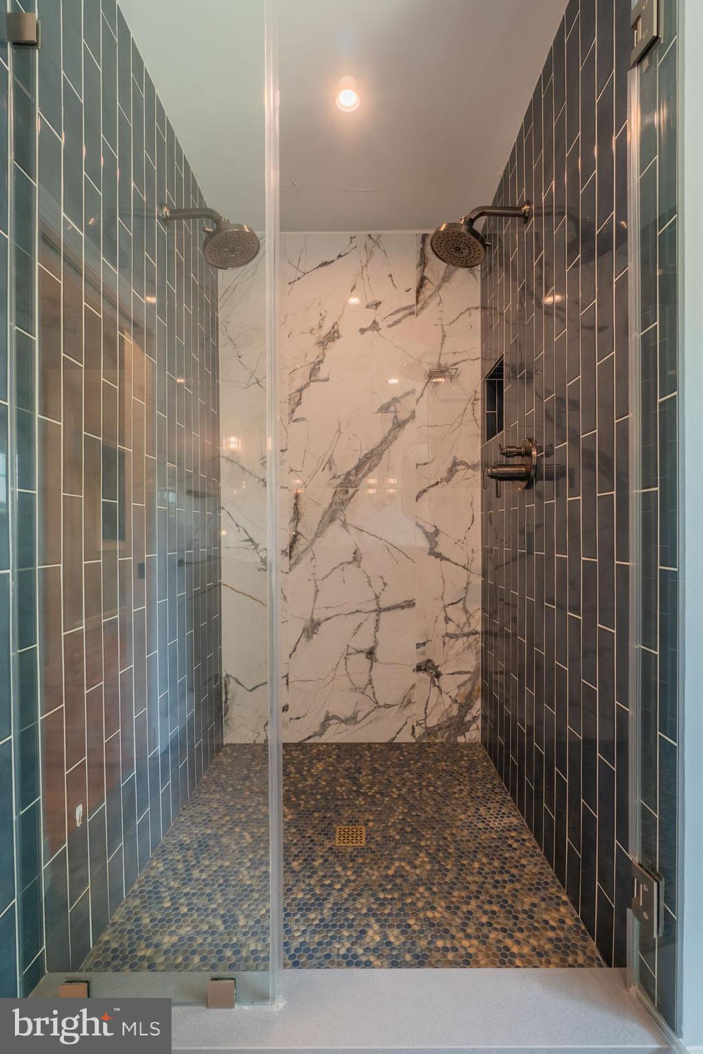 COLUMBIA FOREST - Residential Lease