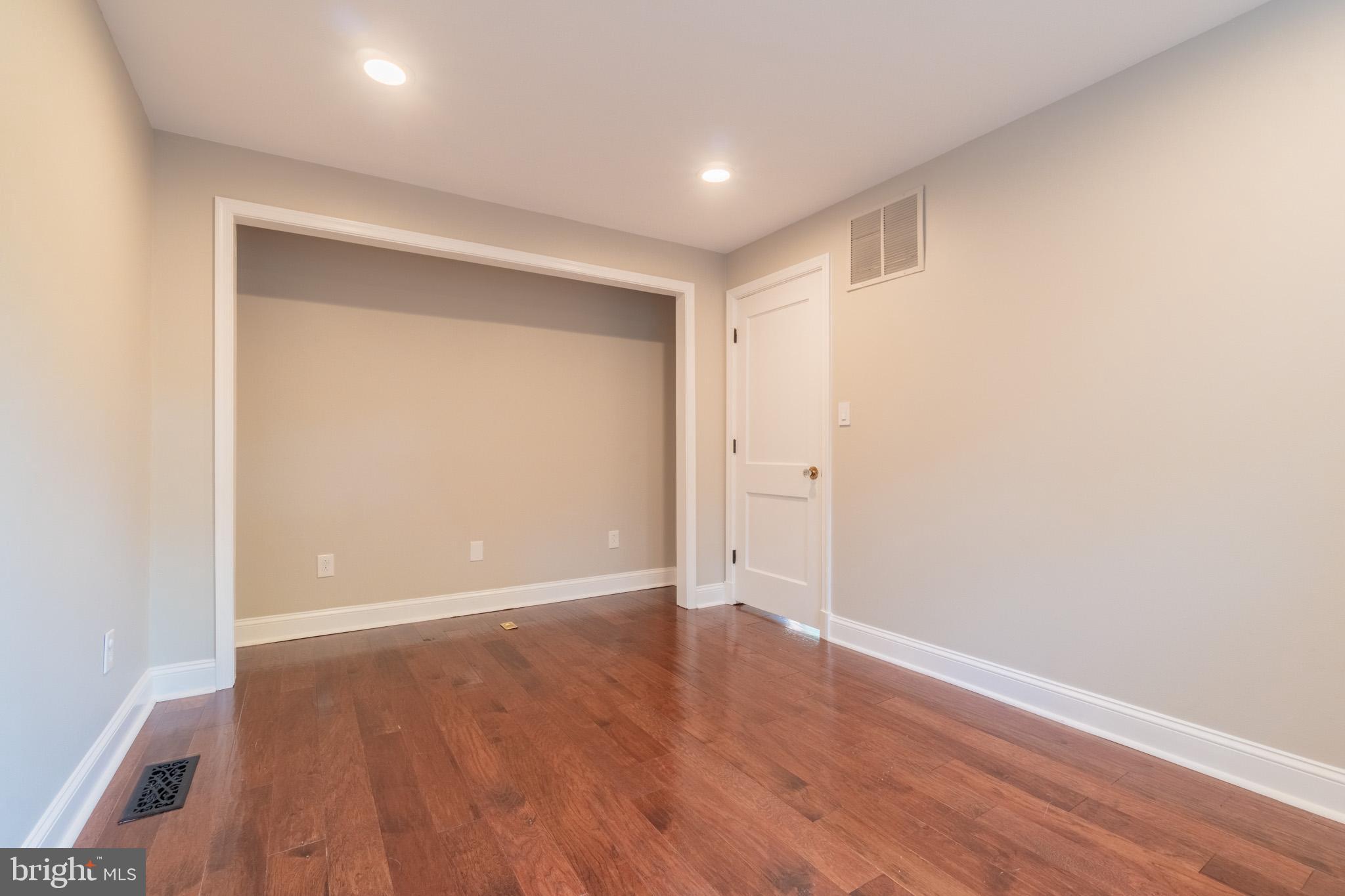 COLUMBIA FOREST - Residential Lease