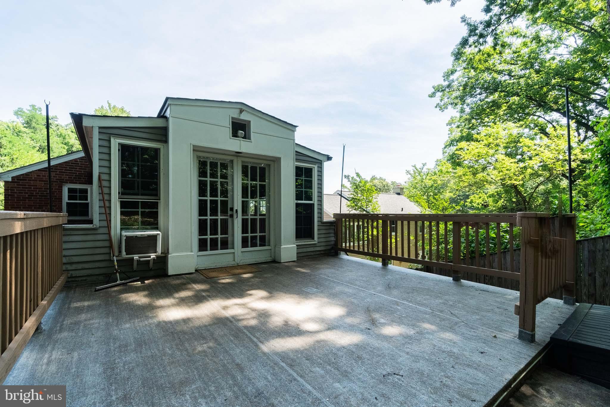 COLUMBIA FOREST - Residential Lease