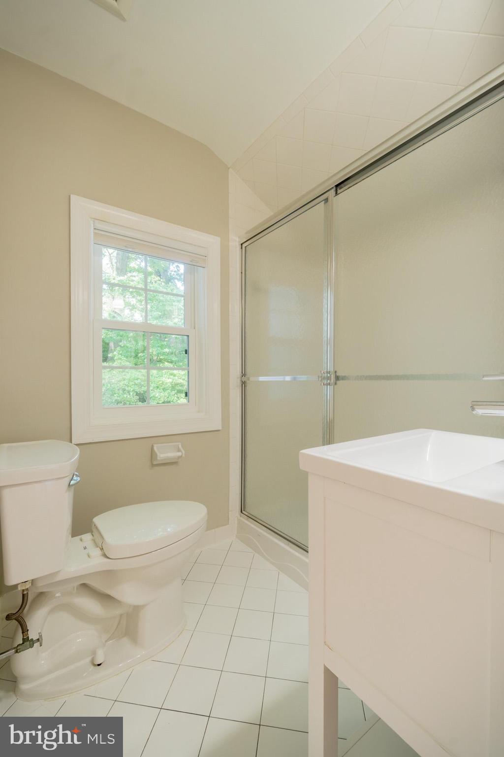 COLUMBIA FOREST - Residential Lease