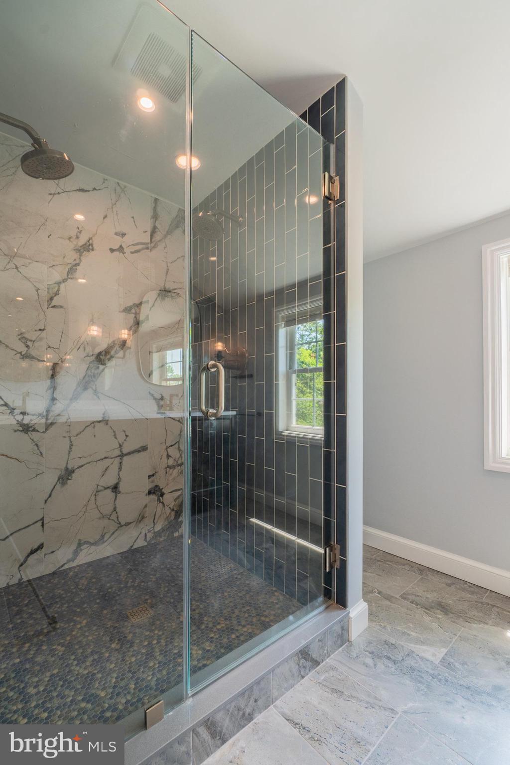 COLUMBIA FOREST - Residential Lease