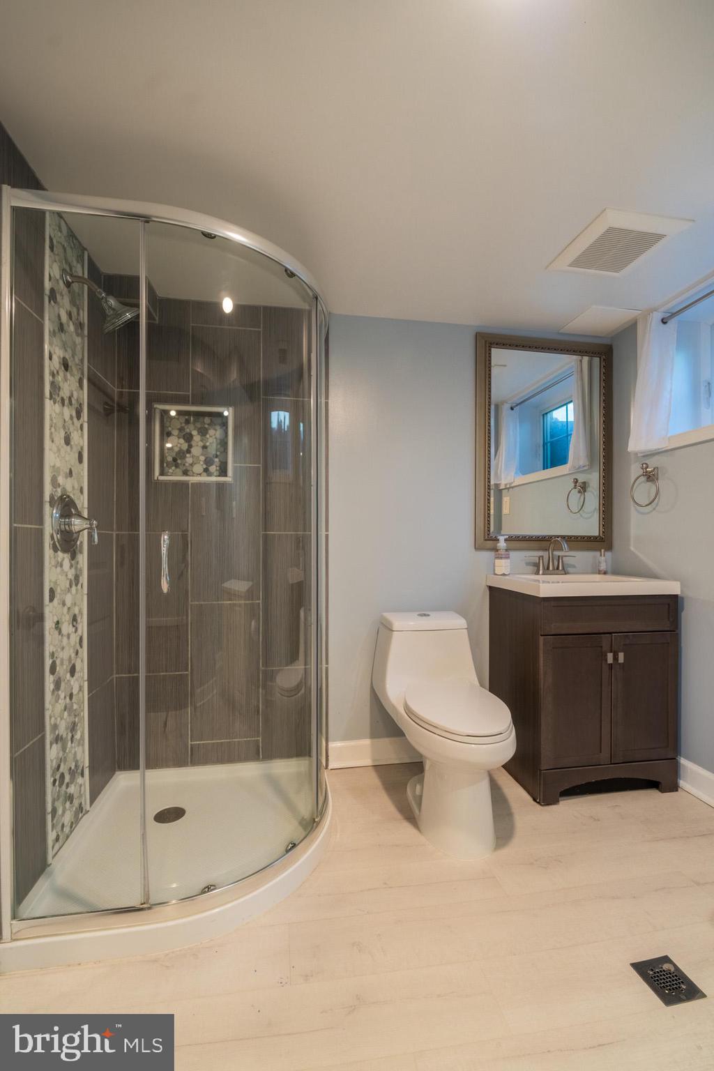 COLUMBIA FOREST - Residential Lease