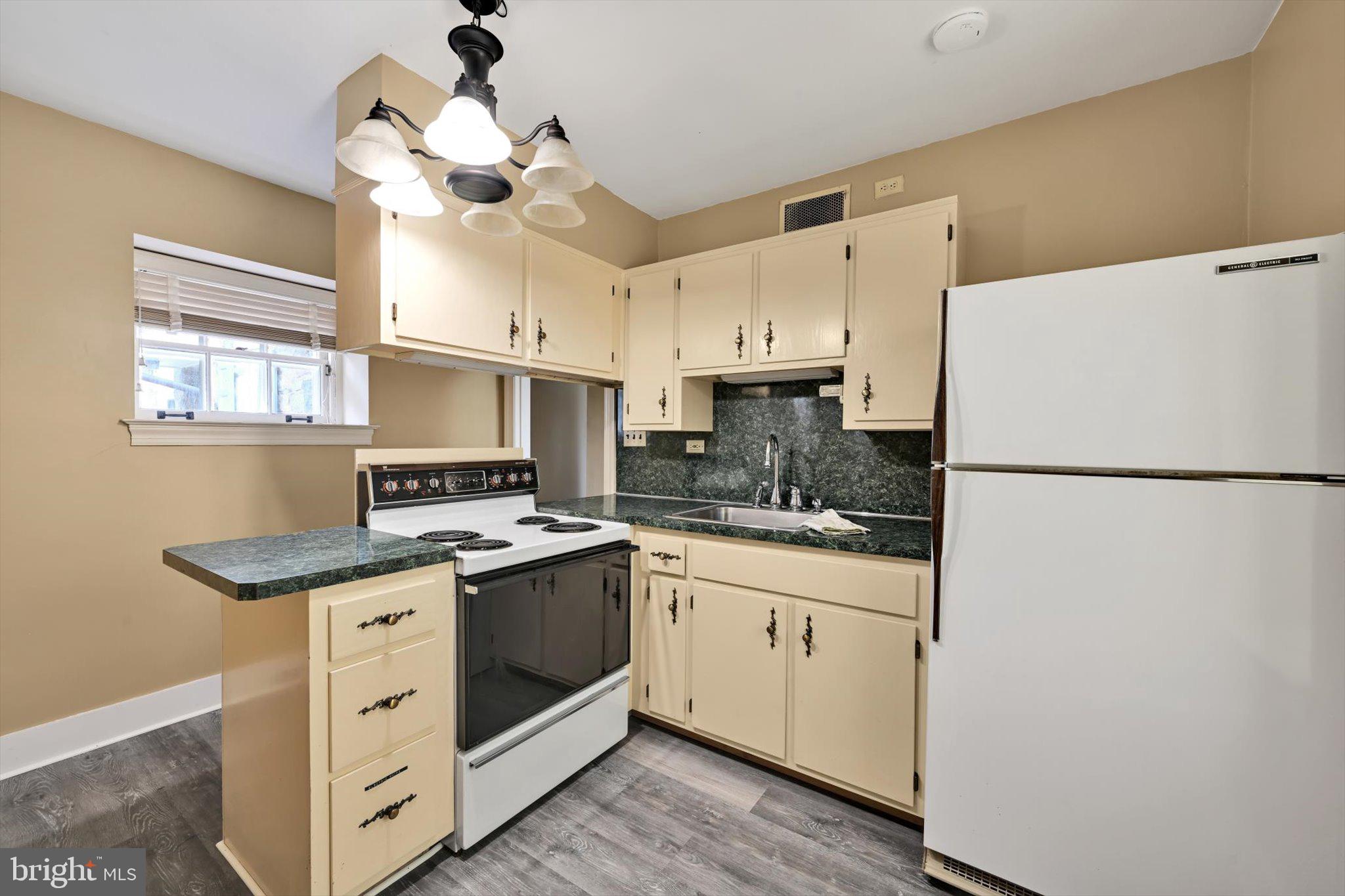 BROOKVIEW - Residential