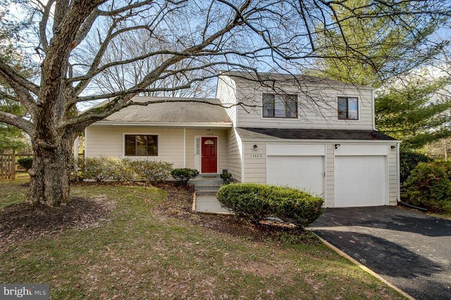 3br 2.5 ba split level, renovated cooks kitchen w/granite counters and loads of cabinet space, ceramic floors, all stainless appliances.  Renovated baths.  Enjoy cozy wood burning fireplace. Cathedral ceiling in great room. Screened in porch & level fenced yard provide additional living & entertainment area for friends & family. Close to shopping, schools, I270 & Marc Station for commuters.