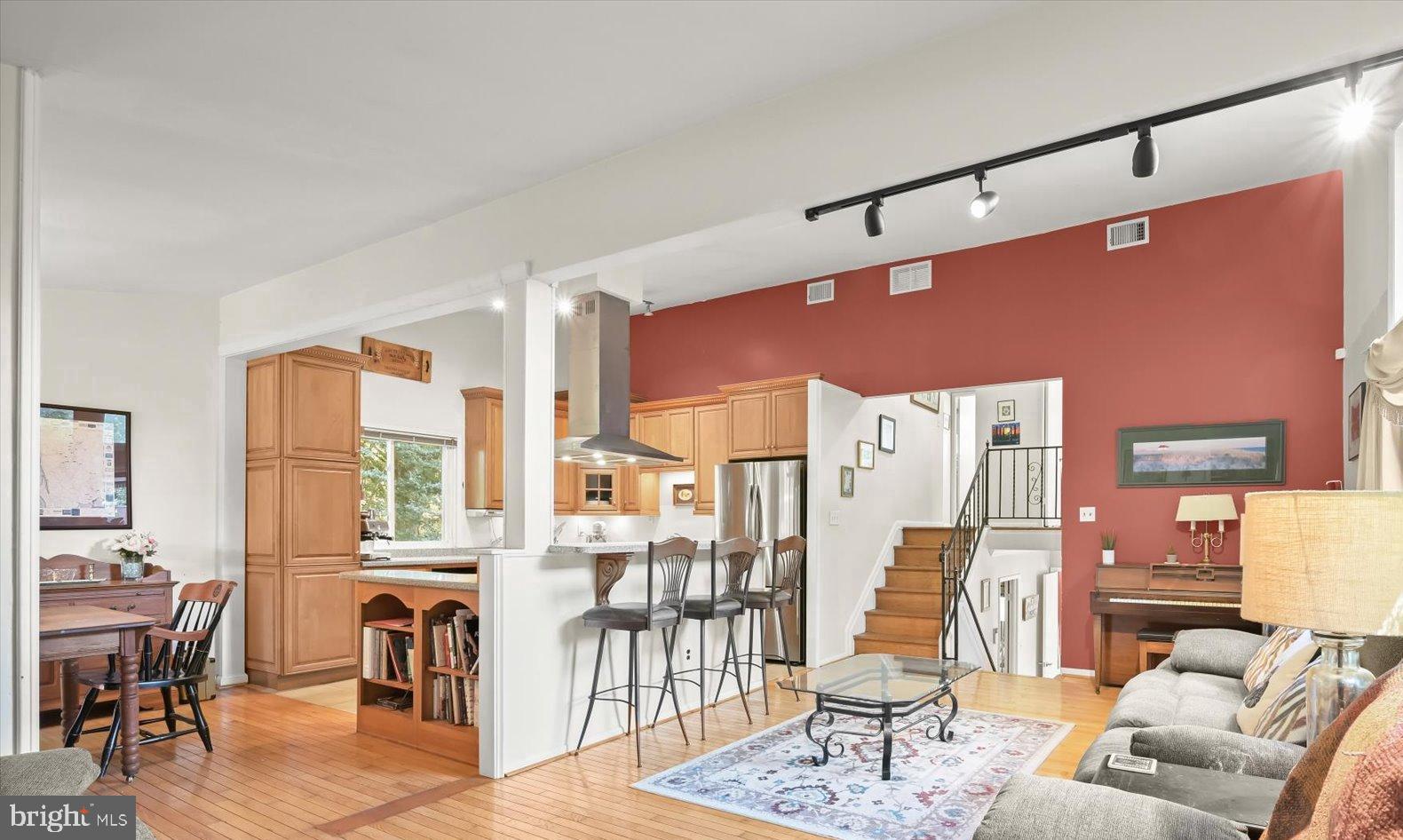 COLUMBIA HILLS - Residential