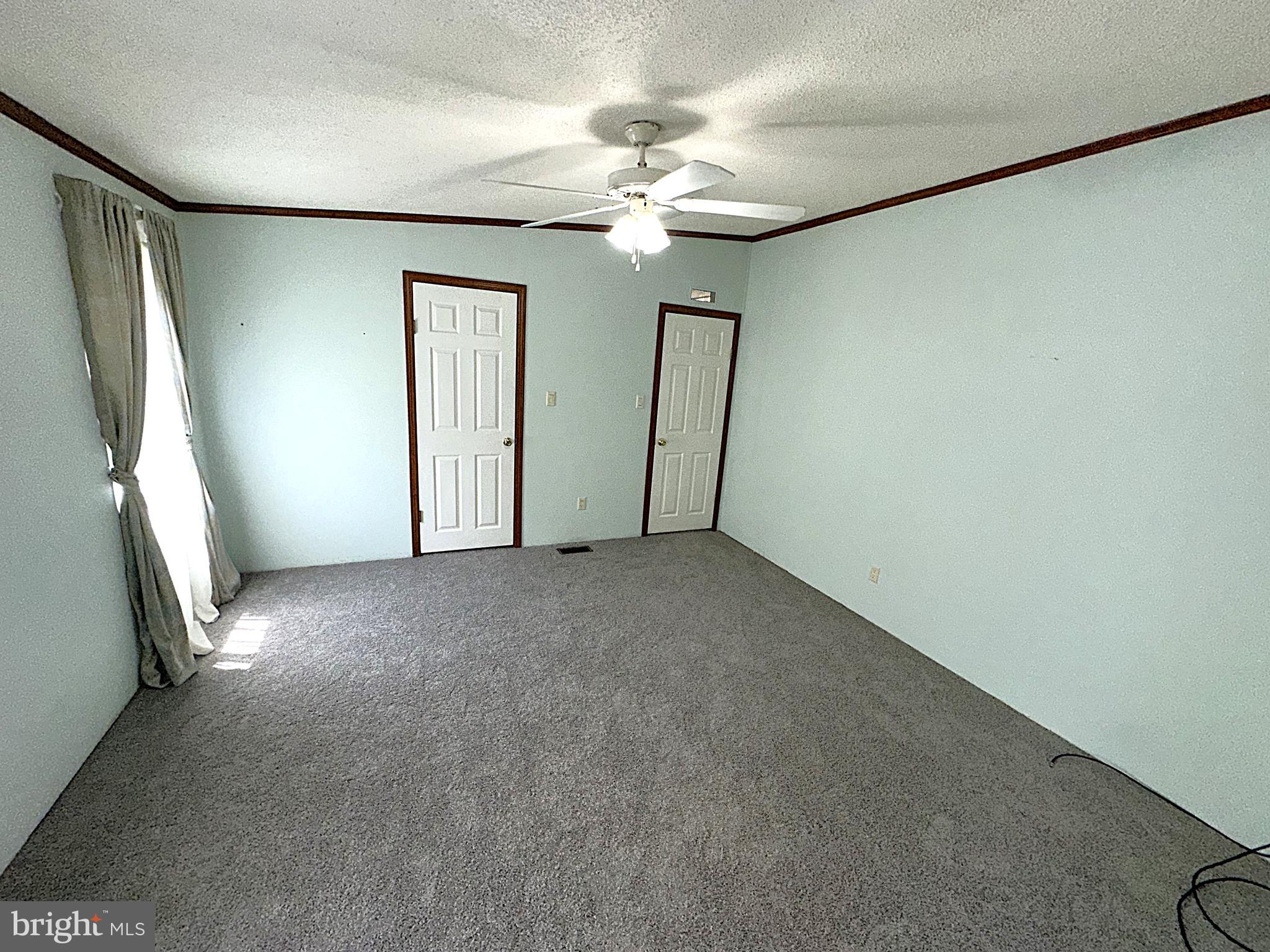 HOLIDAY MOBILE ESTATES - Residential