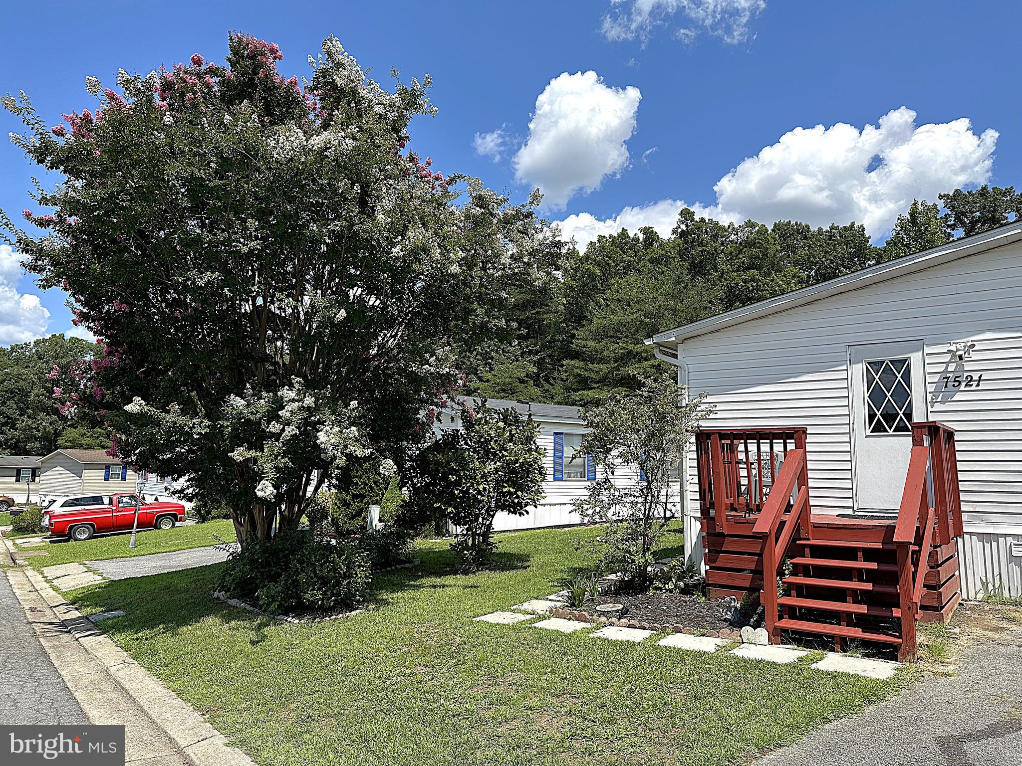 HOLIDAY MOBILE ESTATES - Residential