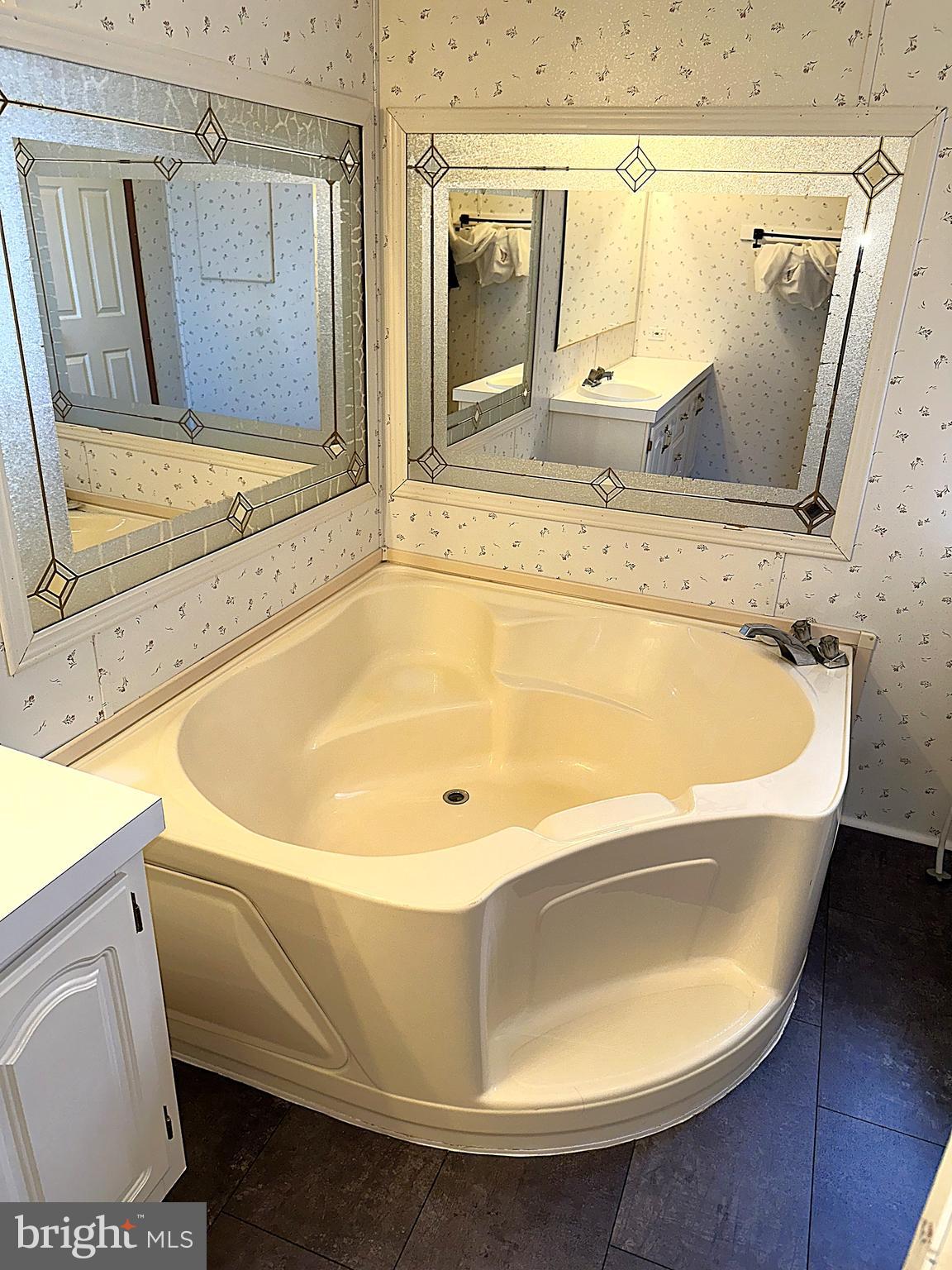 HOLIDAY MOBILE ESTATES - Residential