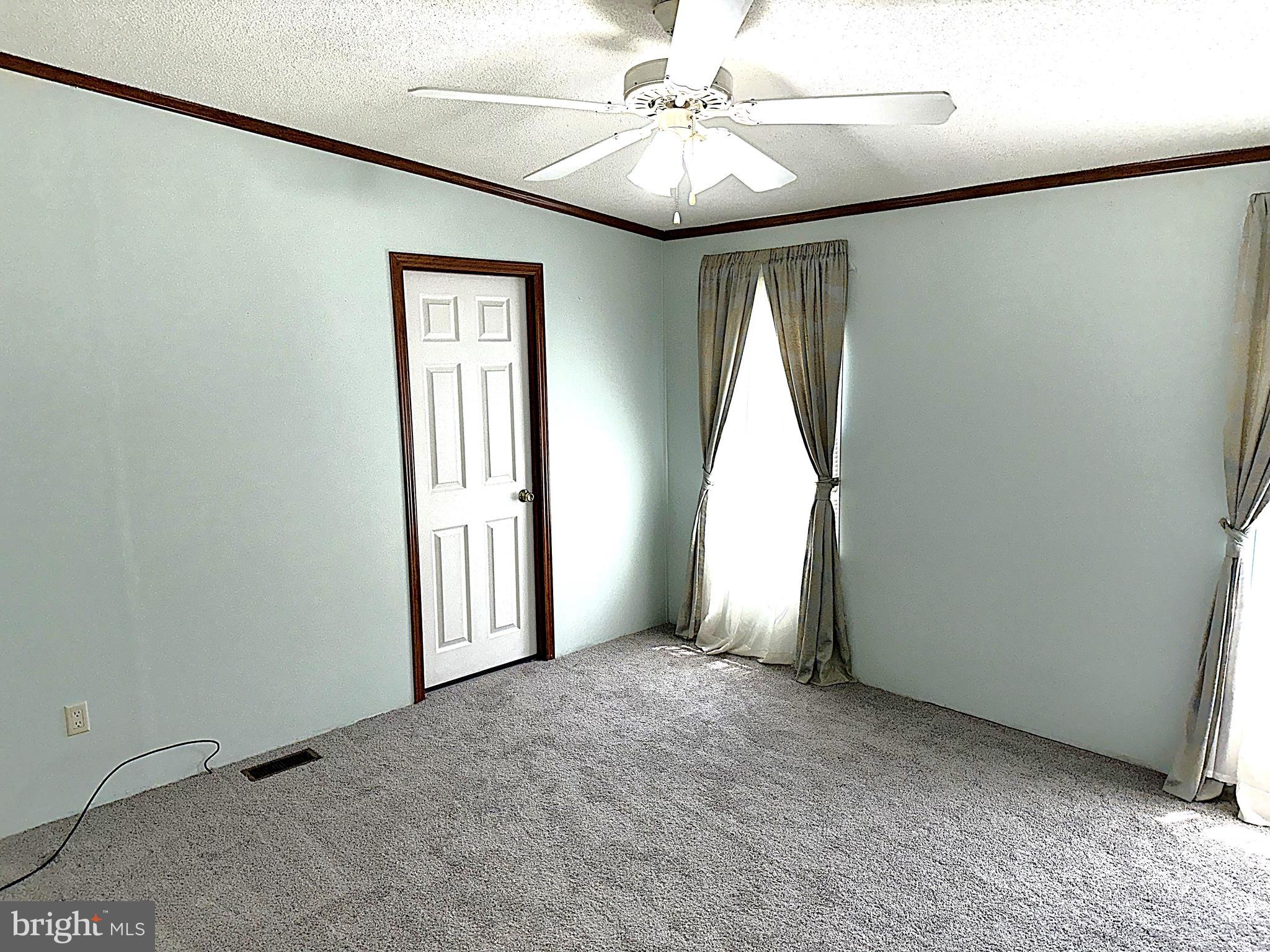 HOLIDAY MOBILE ESTATES - Residential