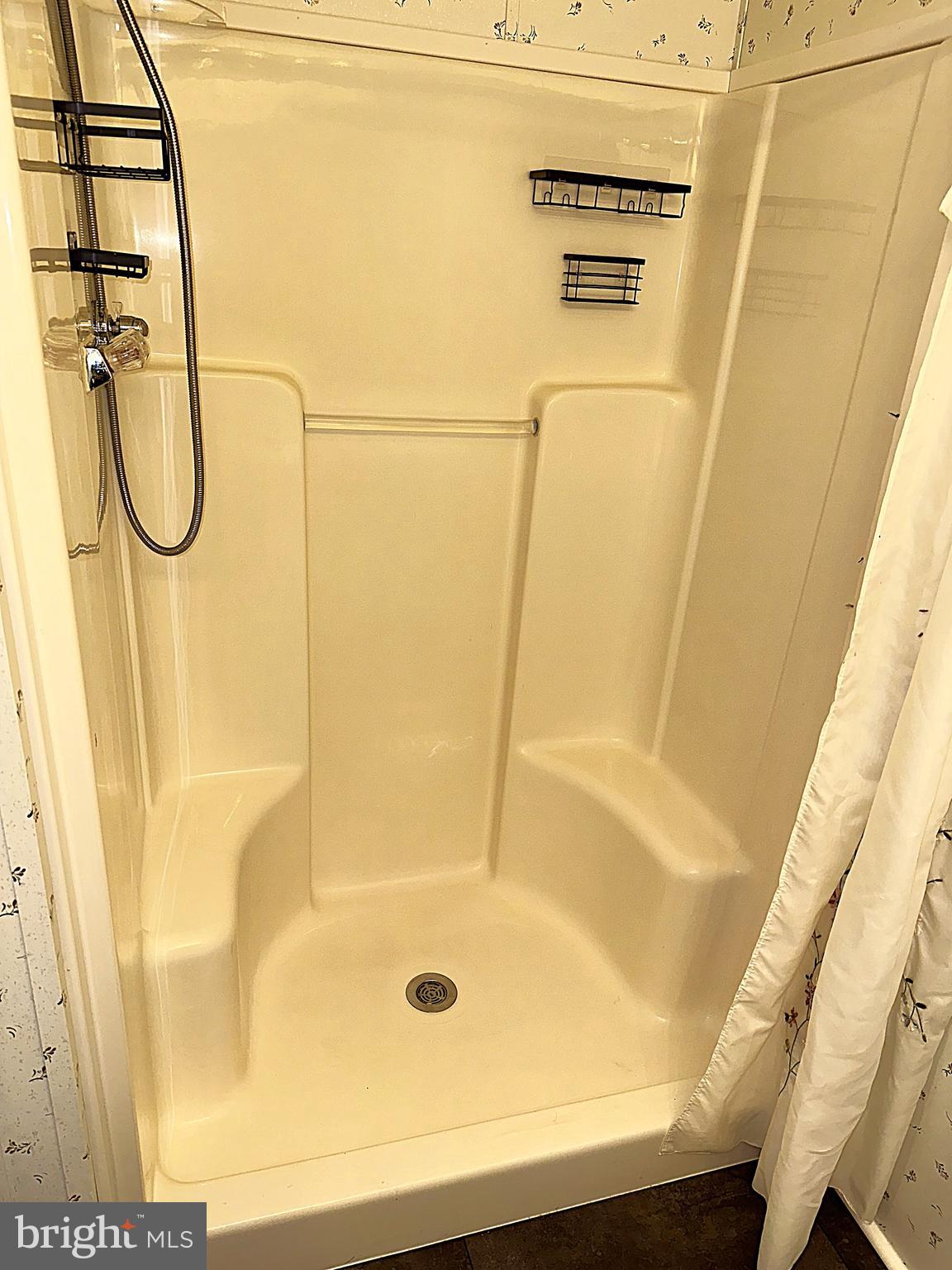 HOLIDAY MOBILE ESTATES - Residential