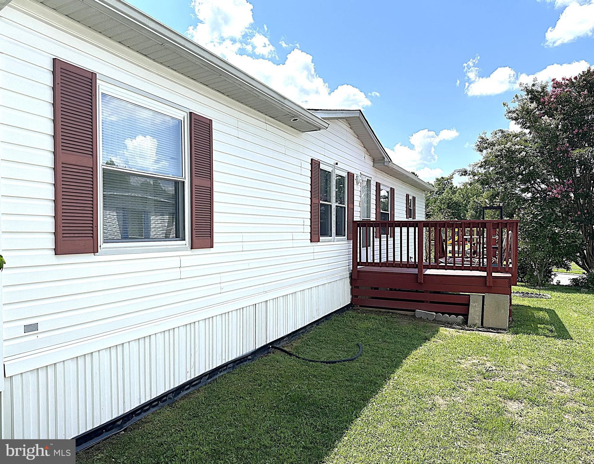 HOLIDAY MOBILE ESTATES - Residential