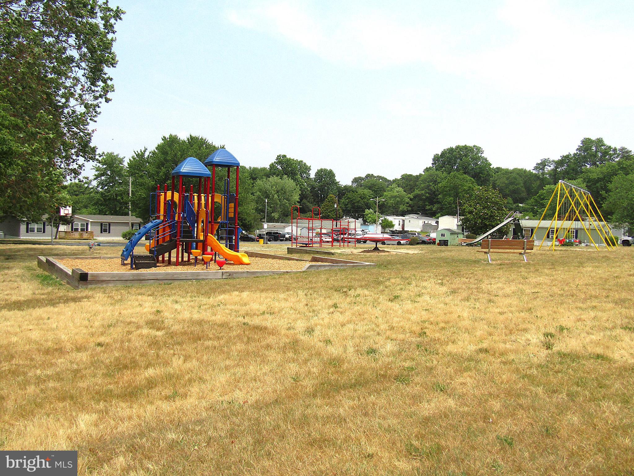 HOLIDAY MOBILE ESTATES - Residential