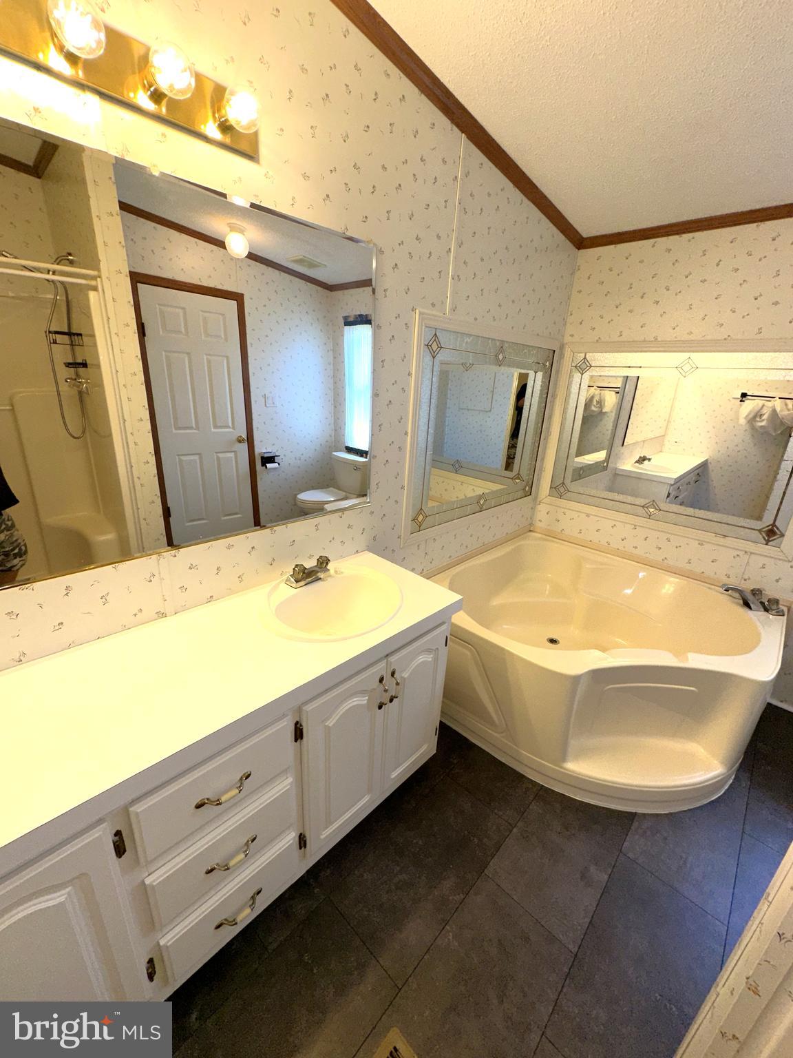 HOLIDAY MOBILE ESTATES - Residential