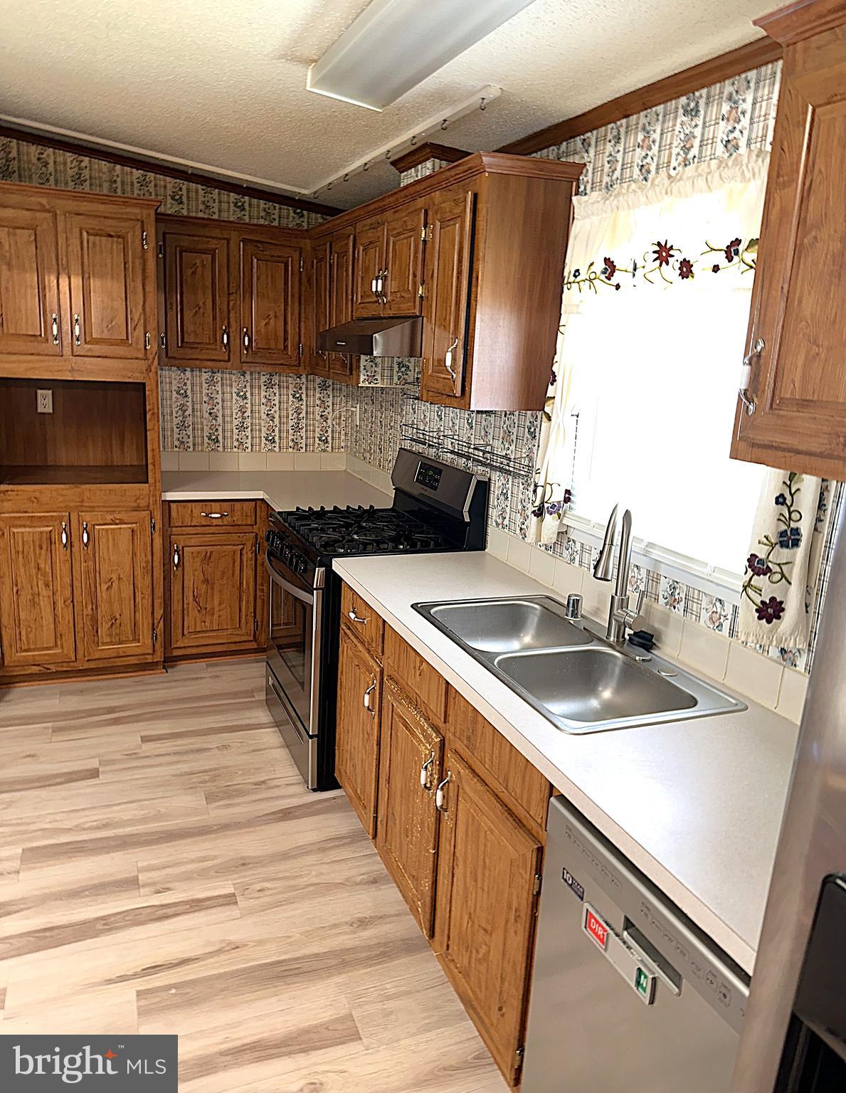 HOLIDAY MOBILE ESTATES - Residential