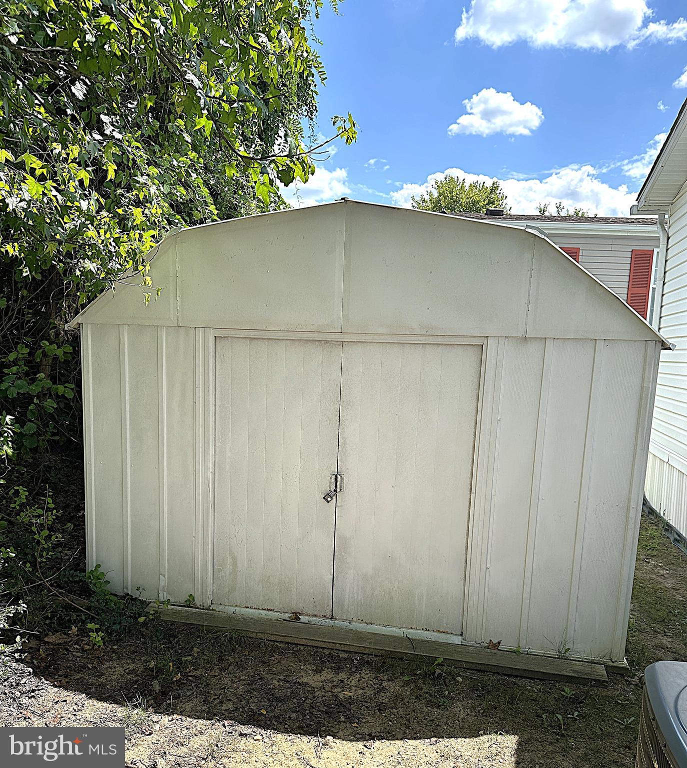 HOLIDAY MOBILE ESTATES - Residential