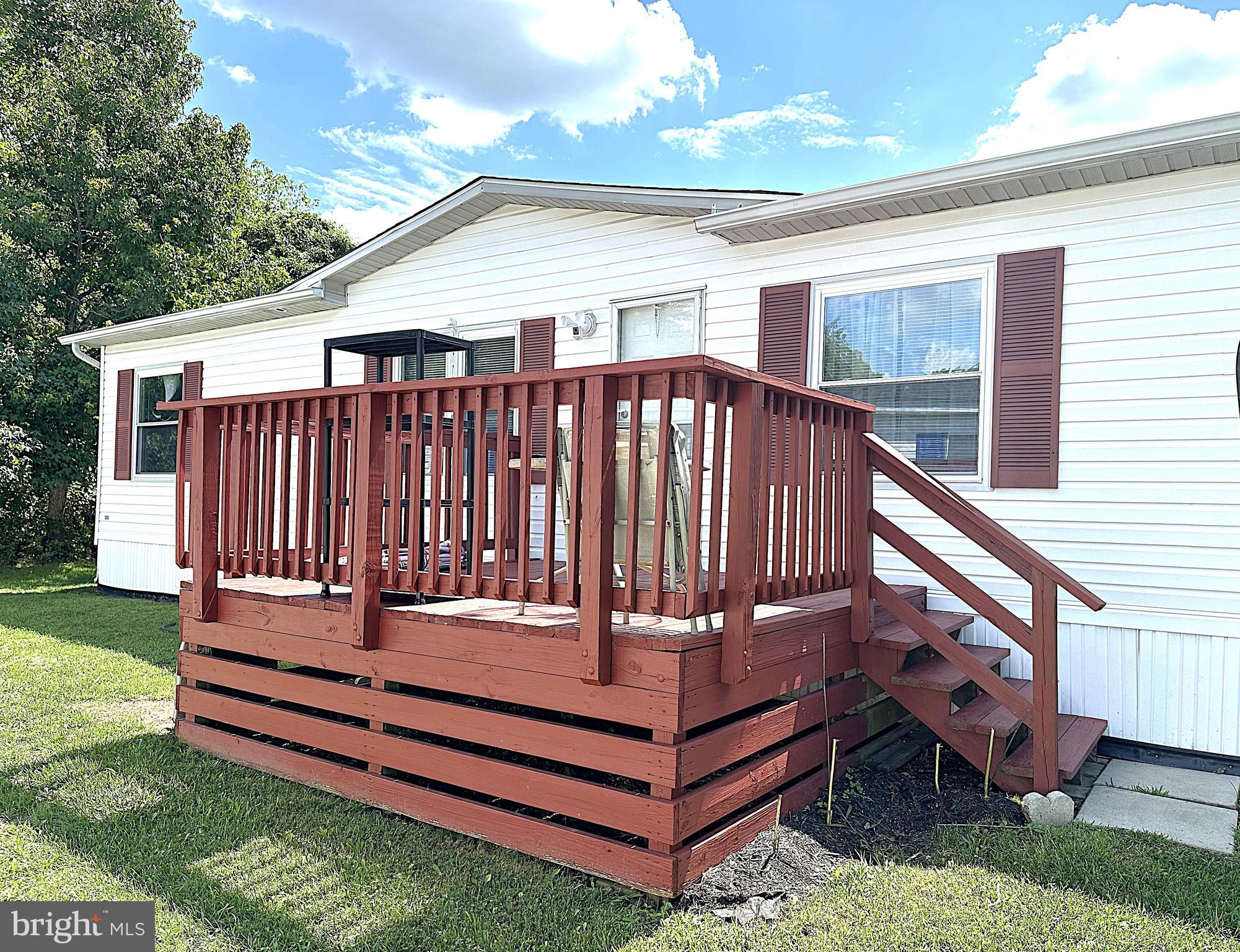 HOLIDAY MOBILE ESTATES - Residential