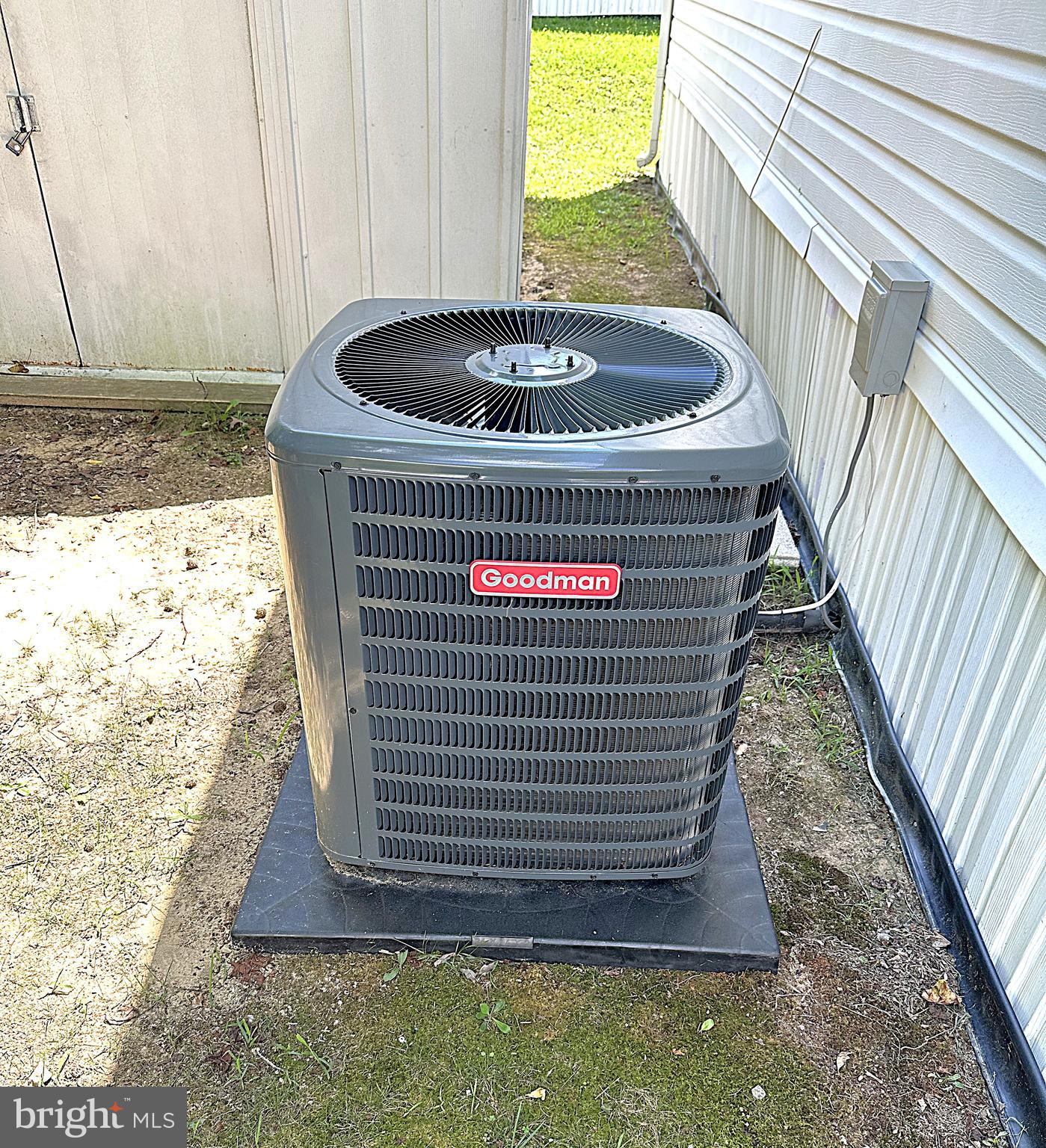 HOLIDAY MOBILE ESTATES - Residential