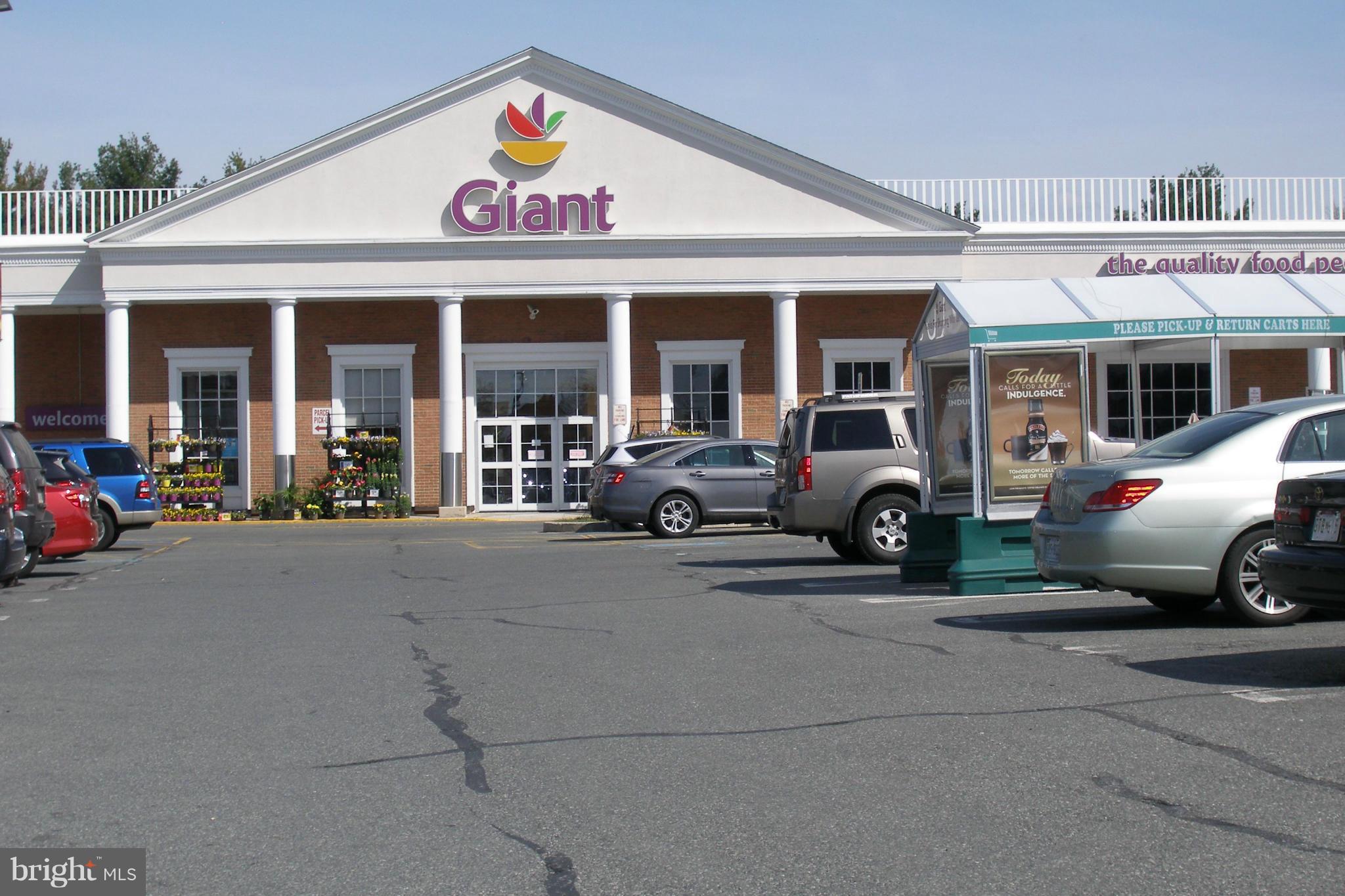 WILLIAMSBURG VILLAGE - Residential Lease