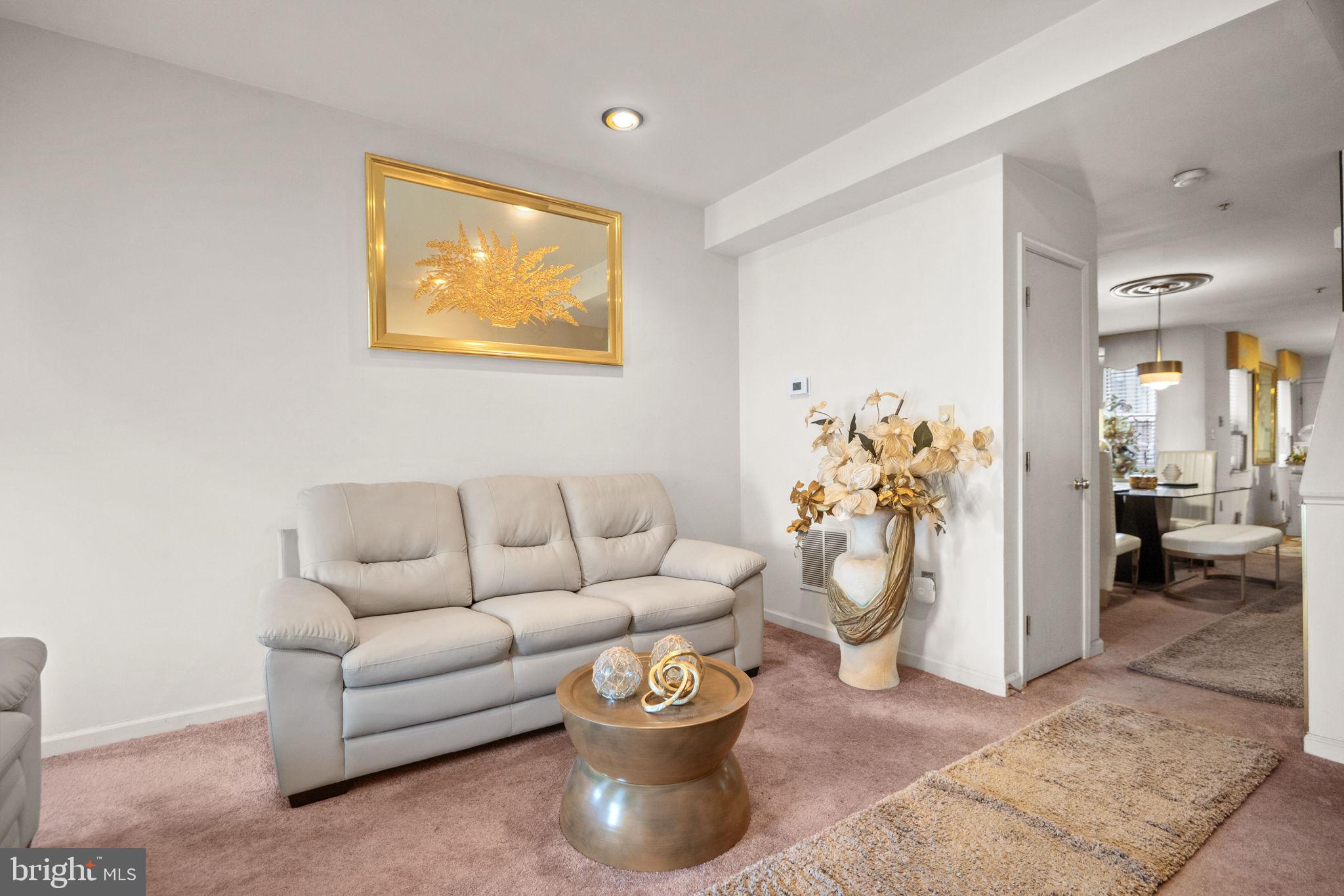 JOHNSTON SQUARE - Residential
