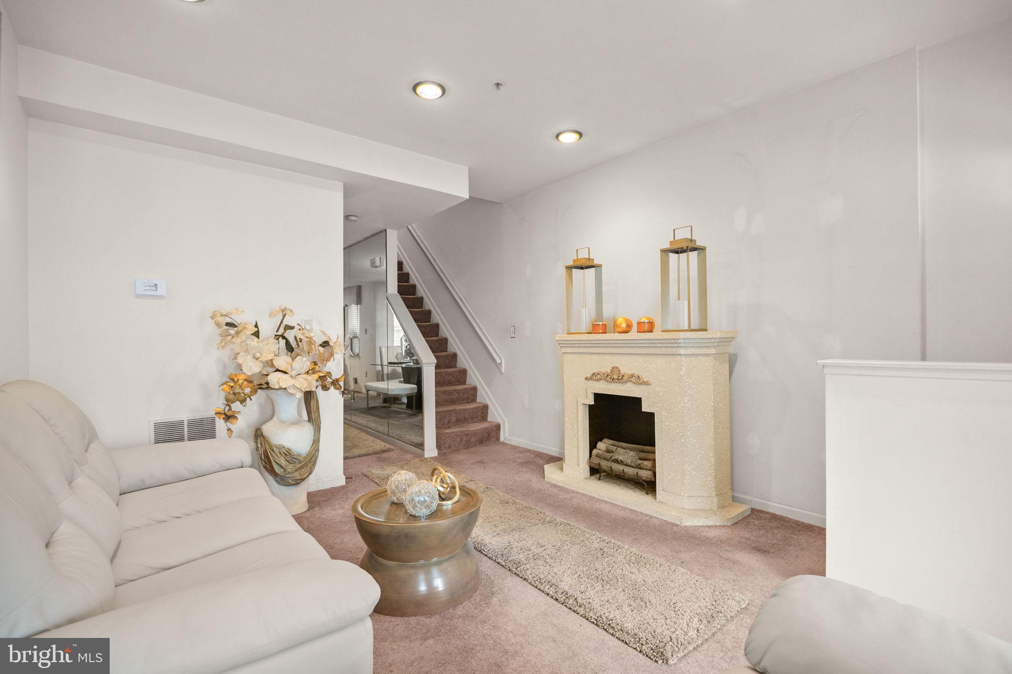 JOHNSTON SQUARE - Residential