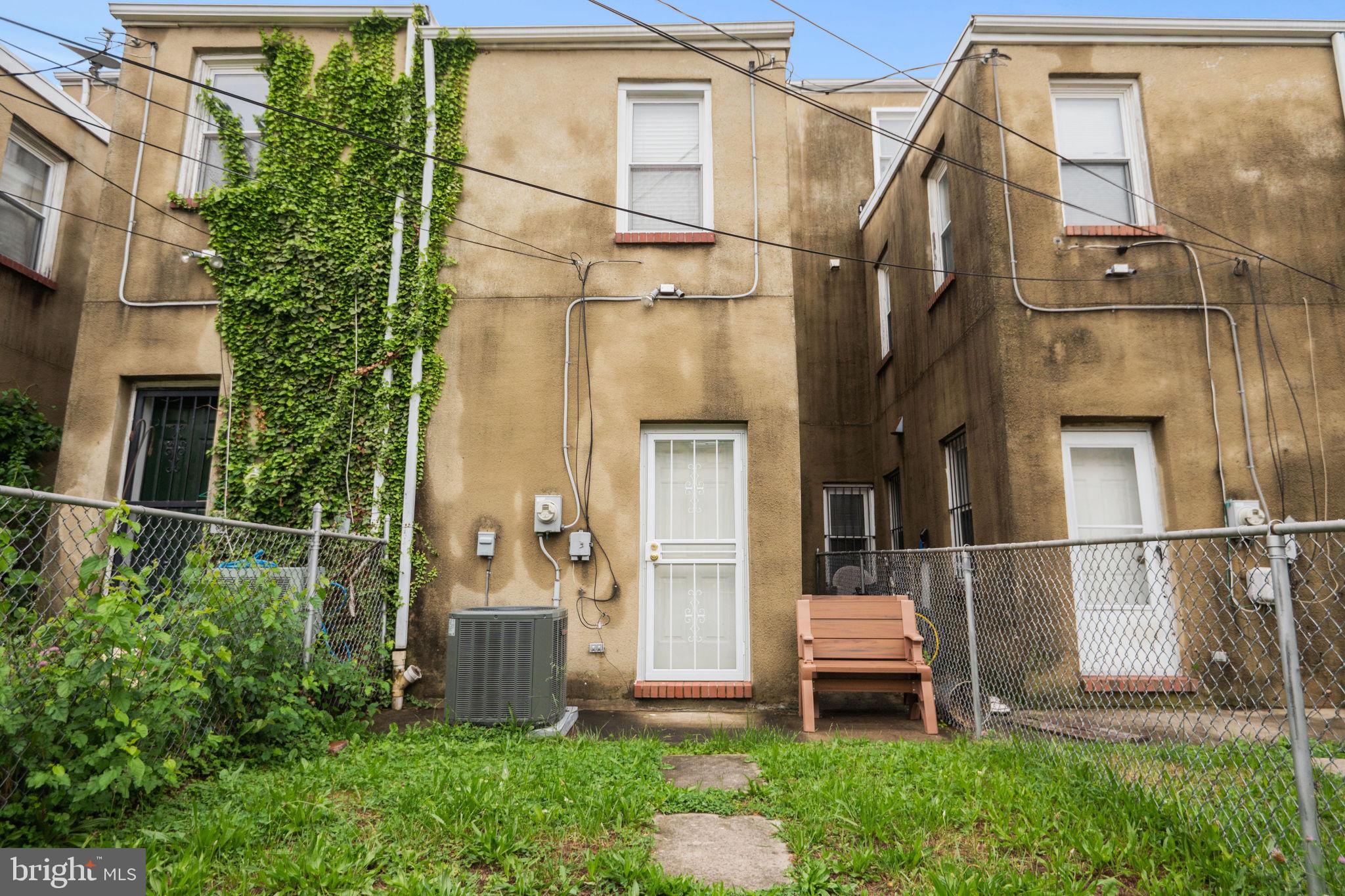 JOHNSTON SQUARE - Residential