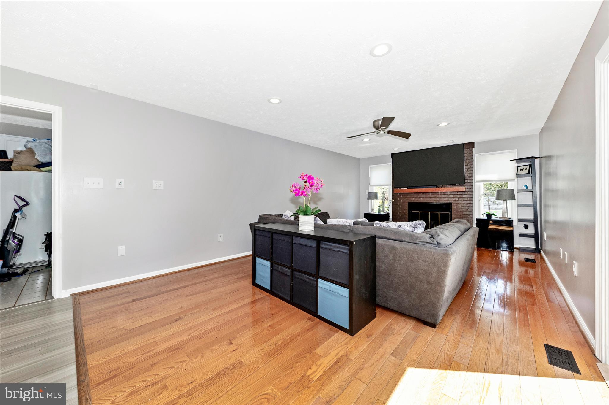 SENECA CHASE - Residential