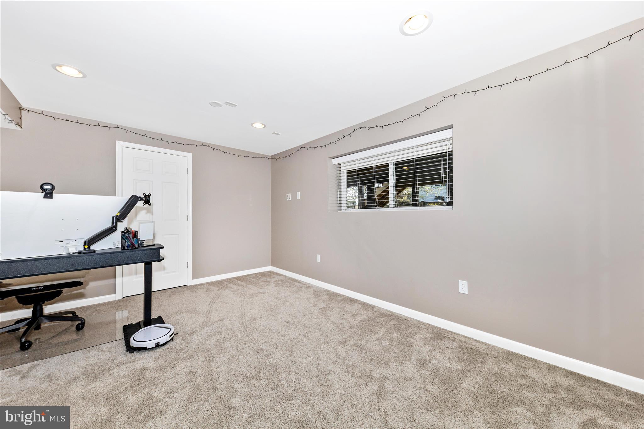 SENECA CHASE - Residential