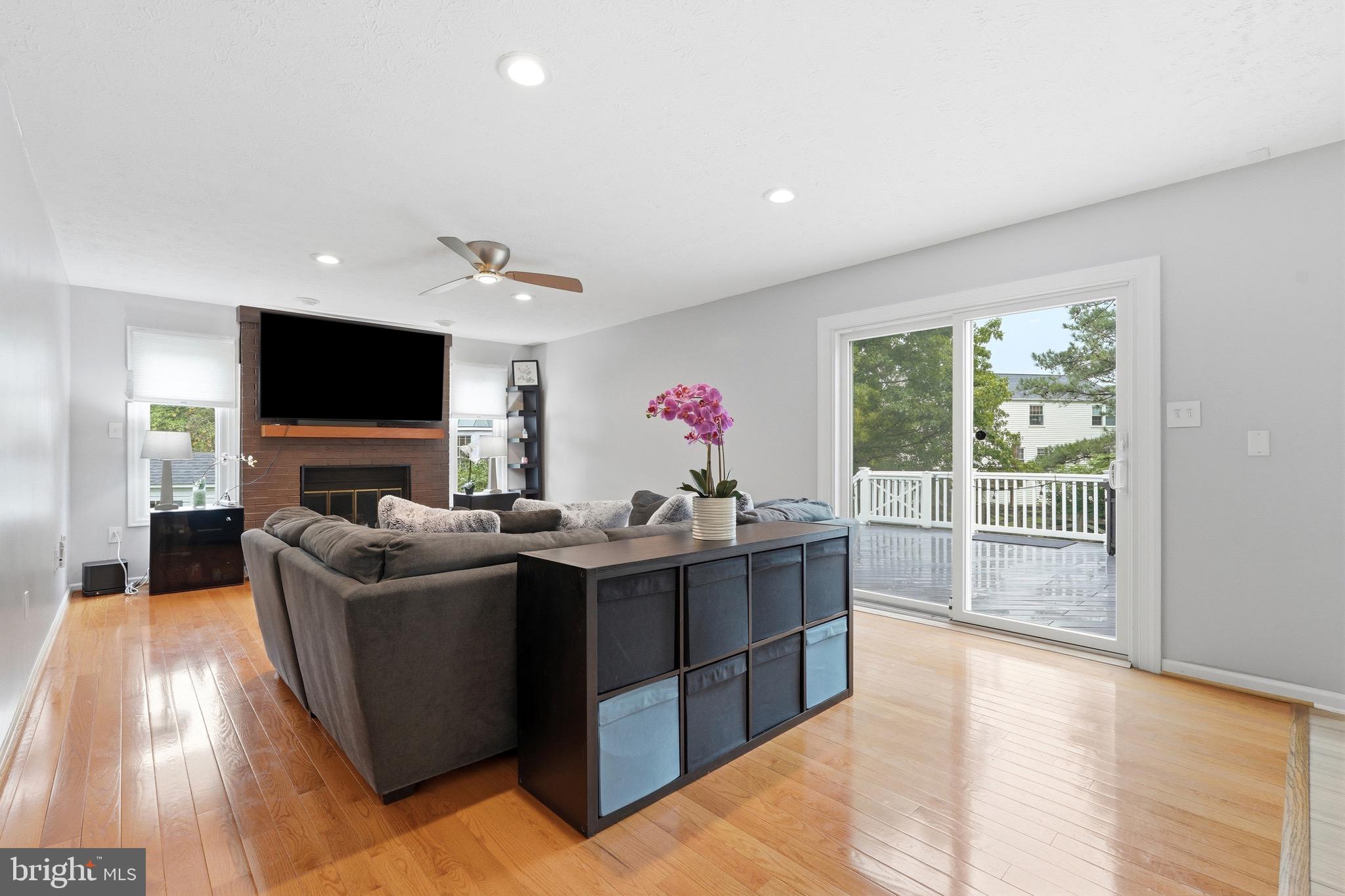 SENECA CHASE - Residential