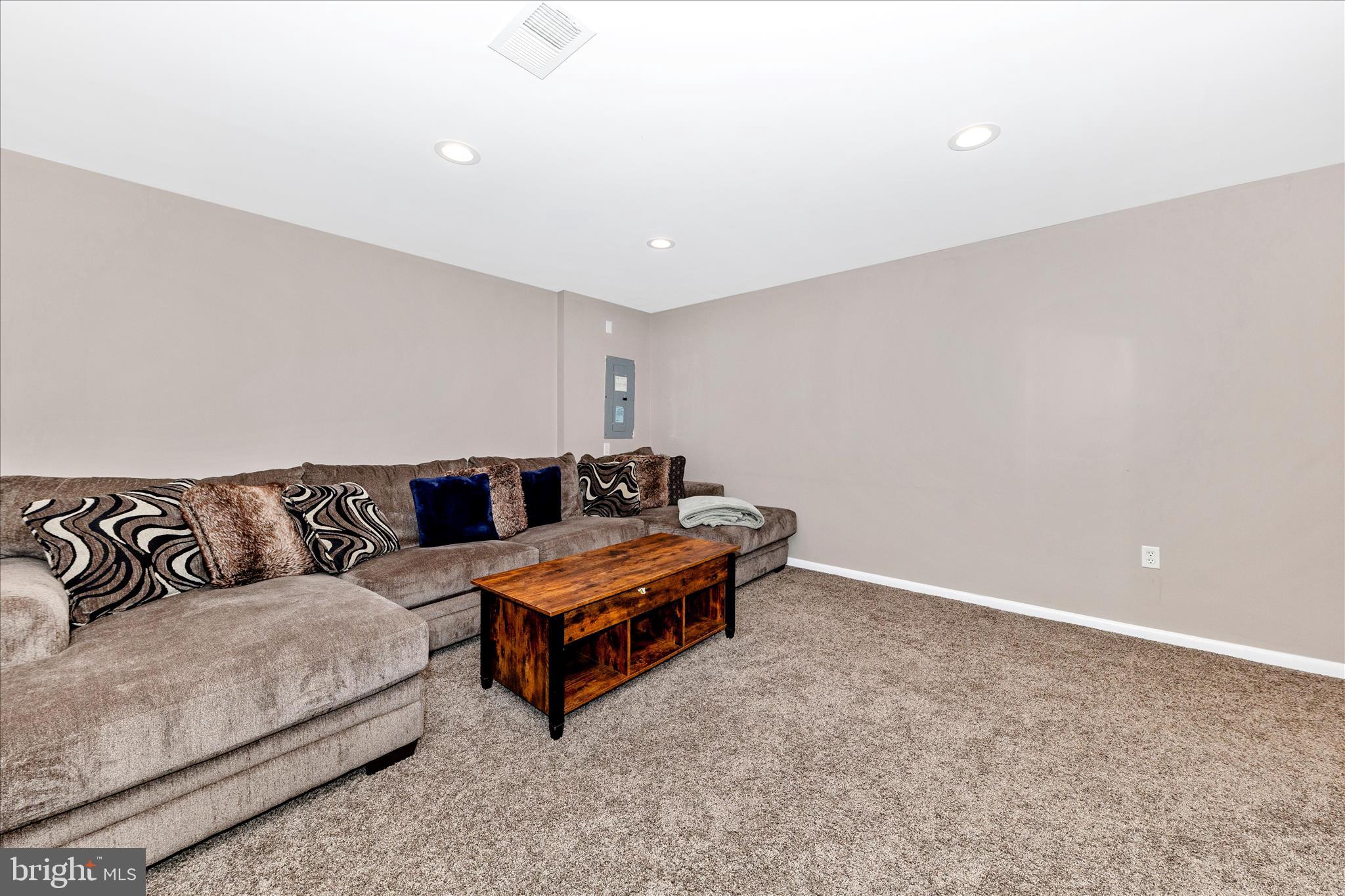 SENECA CHASE - Residential