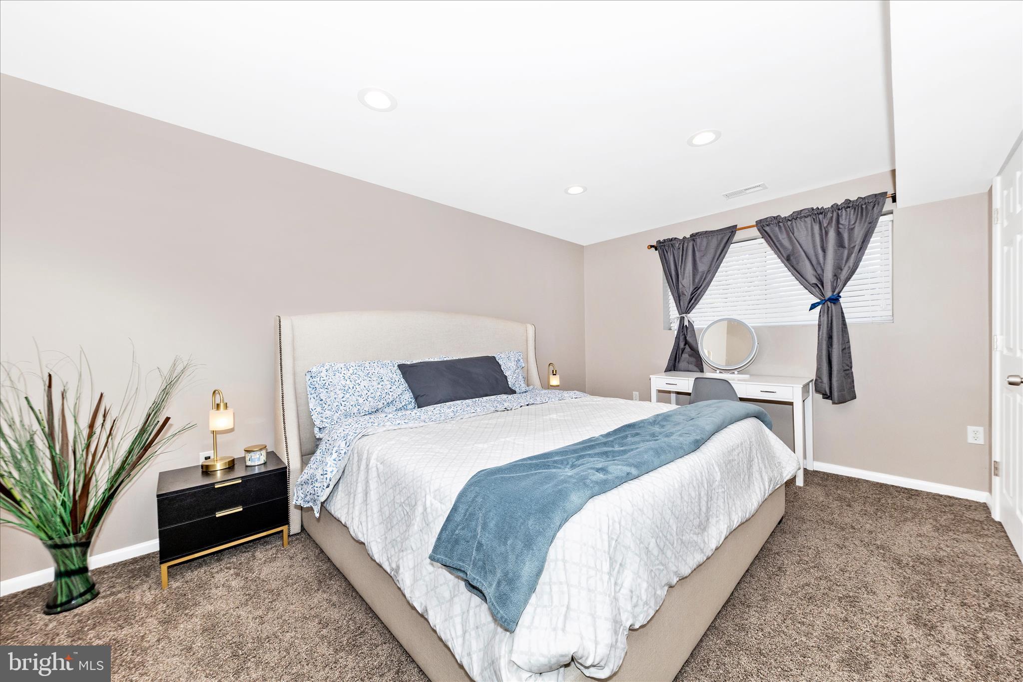 SENECA CHASE - Residential