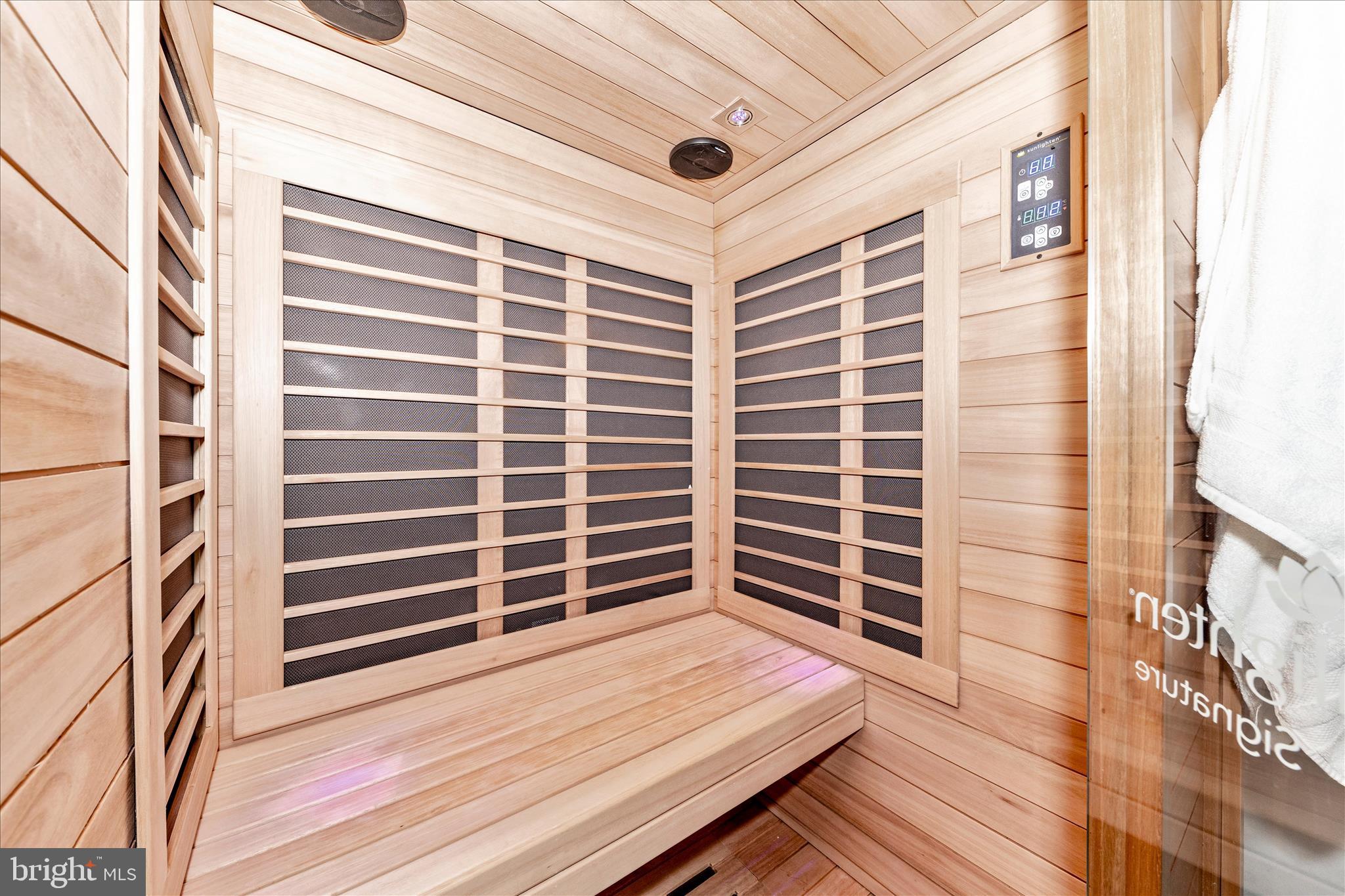 SENECA CHASE - Residential