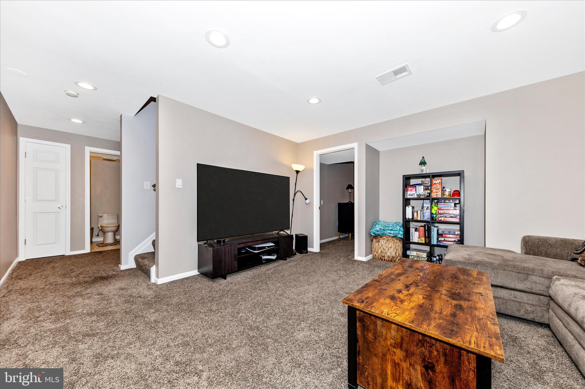 SENECA CHASE - Residential