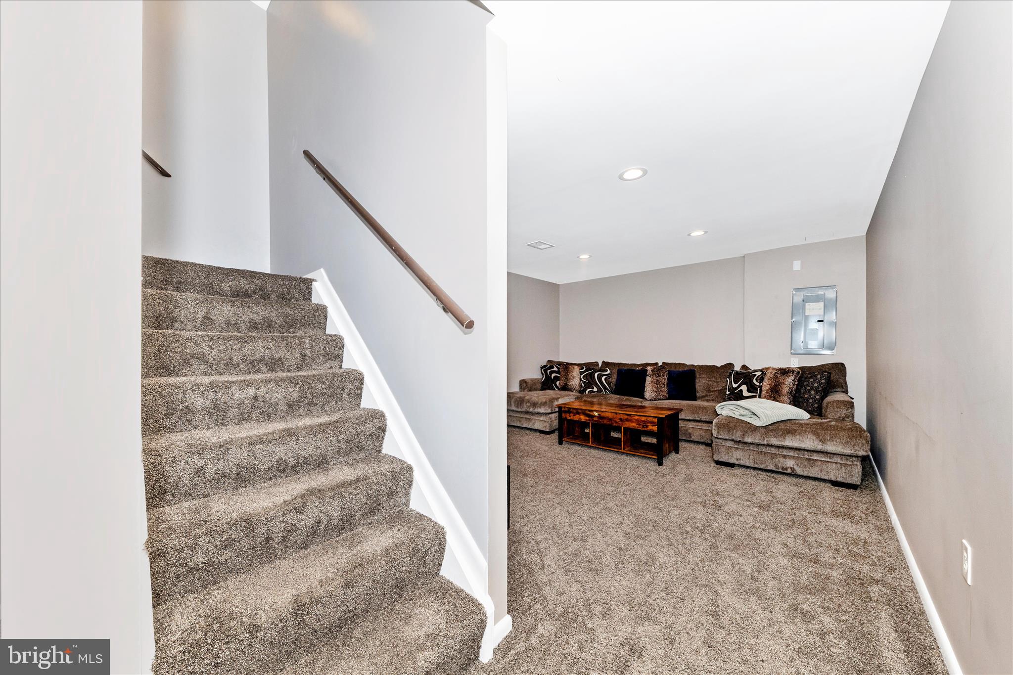 SENECA CHASE - Residential