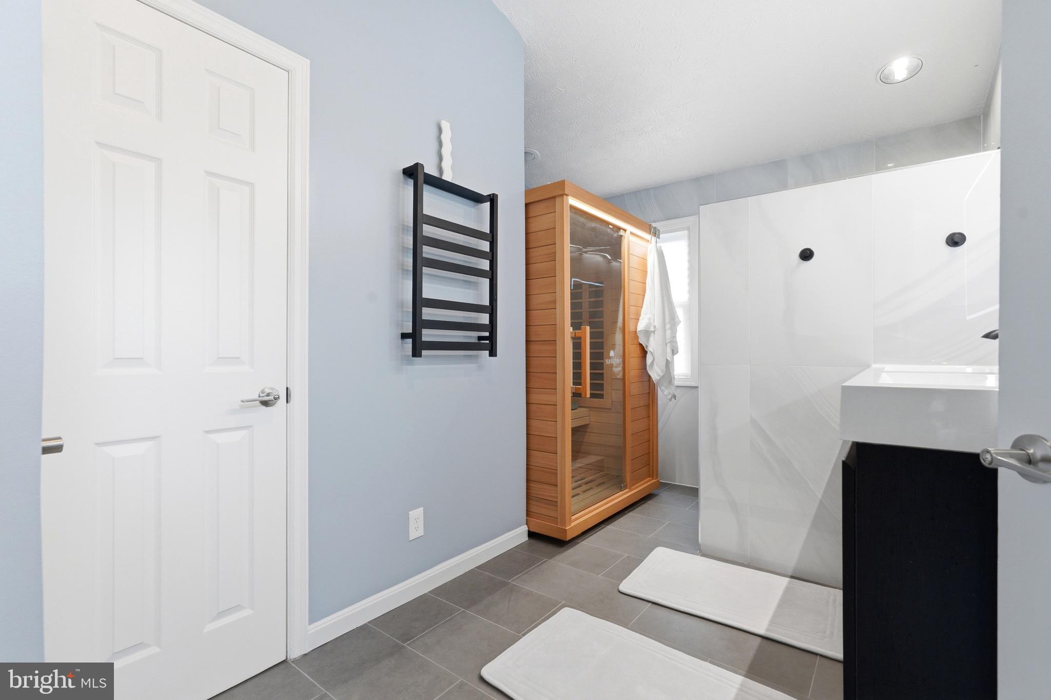 SENECA CHASE - Residential