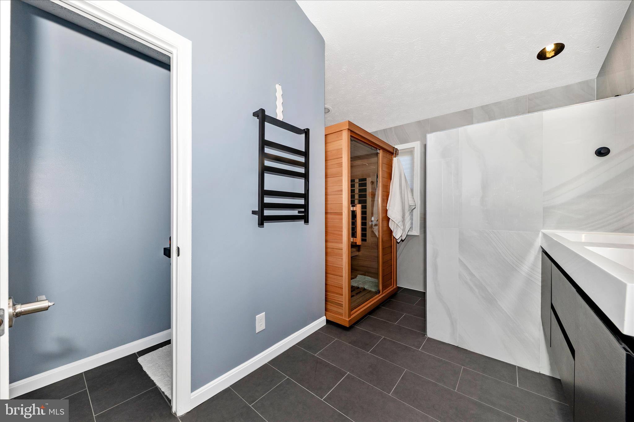 SENECA CHASE - Residential