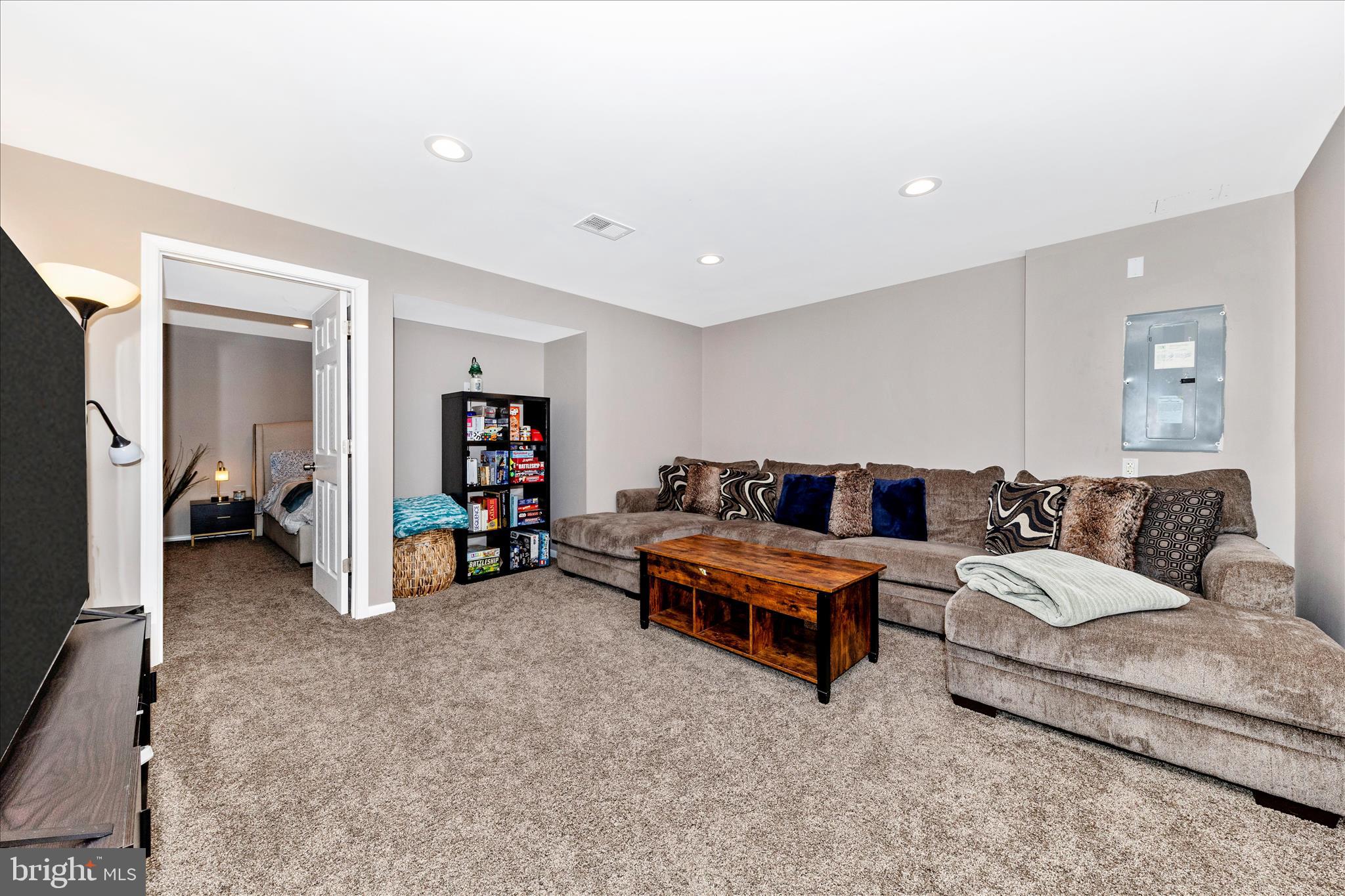 SENECA CHASE - Residential