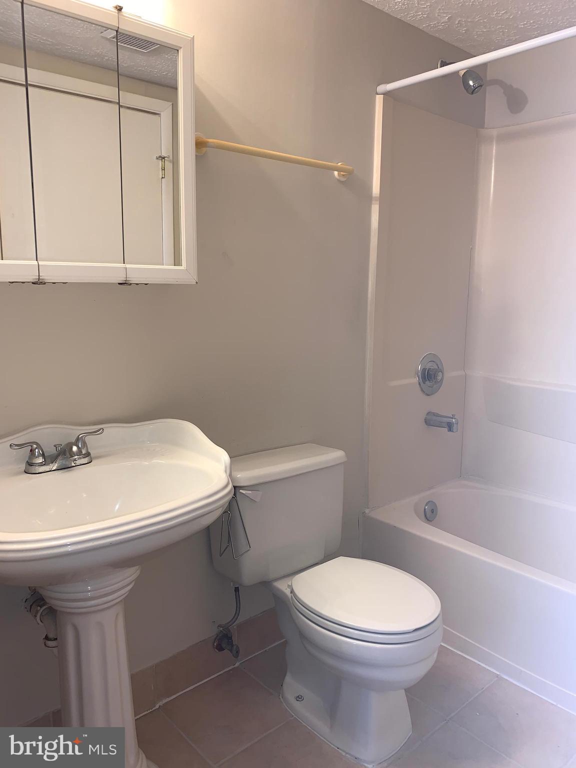 GUNNERS LAKE VILLAGE - Residential Lease