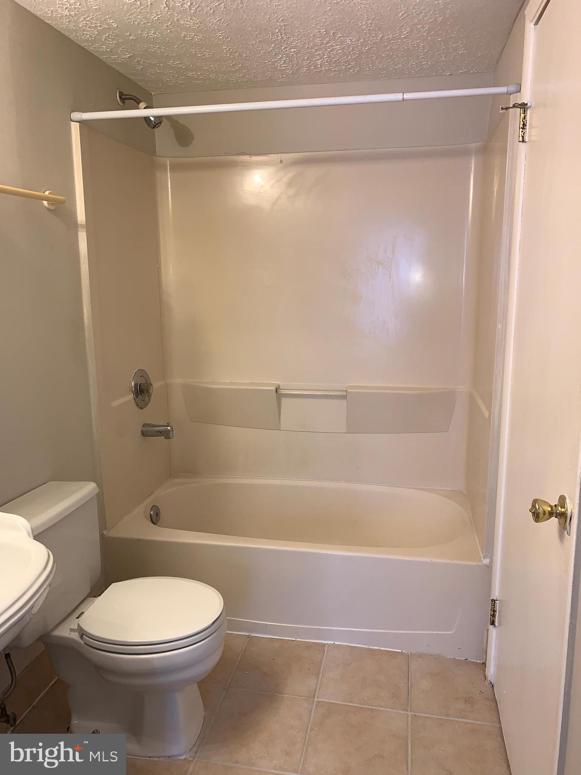 GUNNERS LAKE VILLAGE - Residential Lease