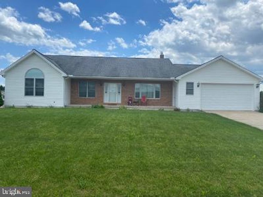 Ranch home in Vantage Hills! Open large floor plan! 2 bedroom, 2 full baths! Great Room with propane fireplace! First floor Laundry/pantry! Central air. Bright & Sunny kitchen & dining room. Rear deck, Large open front porch! 2 car attached garage. Full unfinished basement with superior walls & walk out. Radon Mitigation installed.