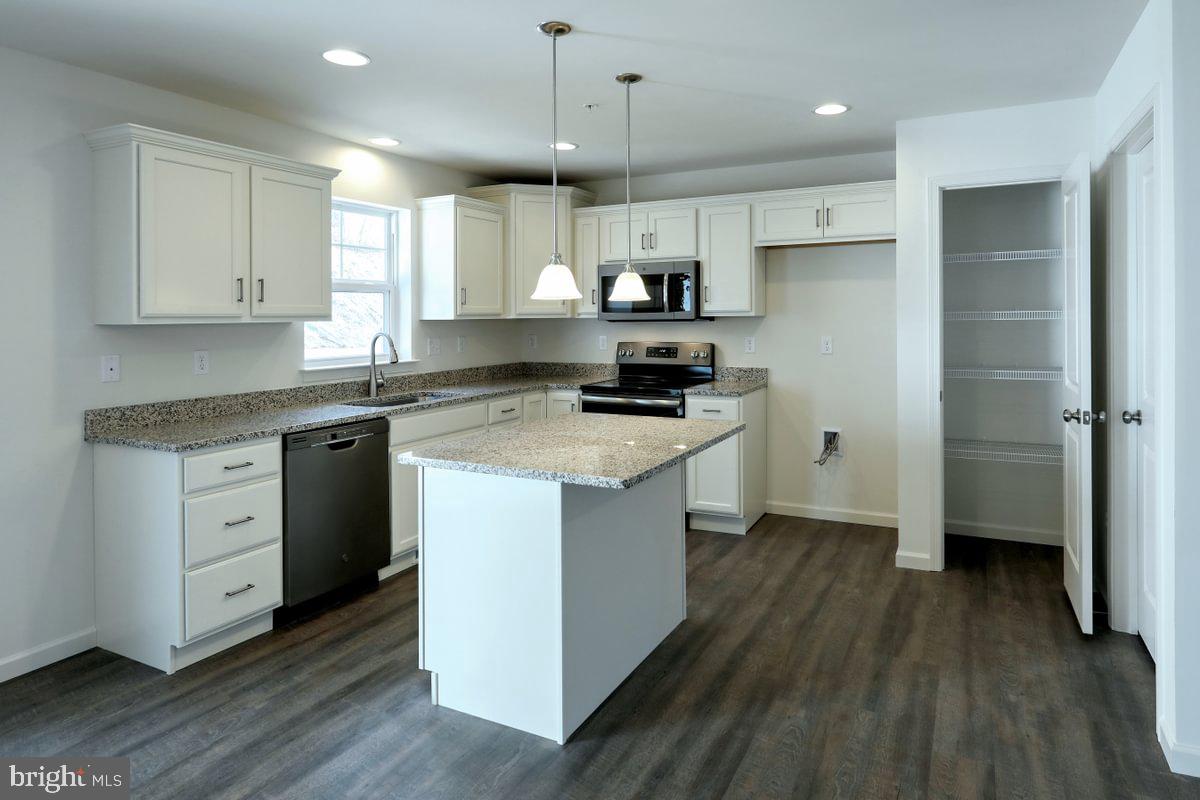 LOGAN GREENE - Residential