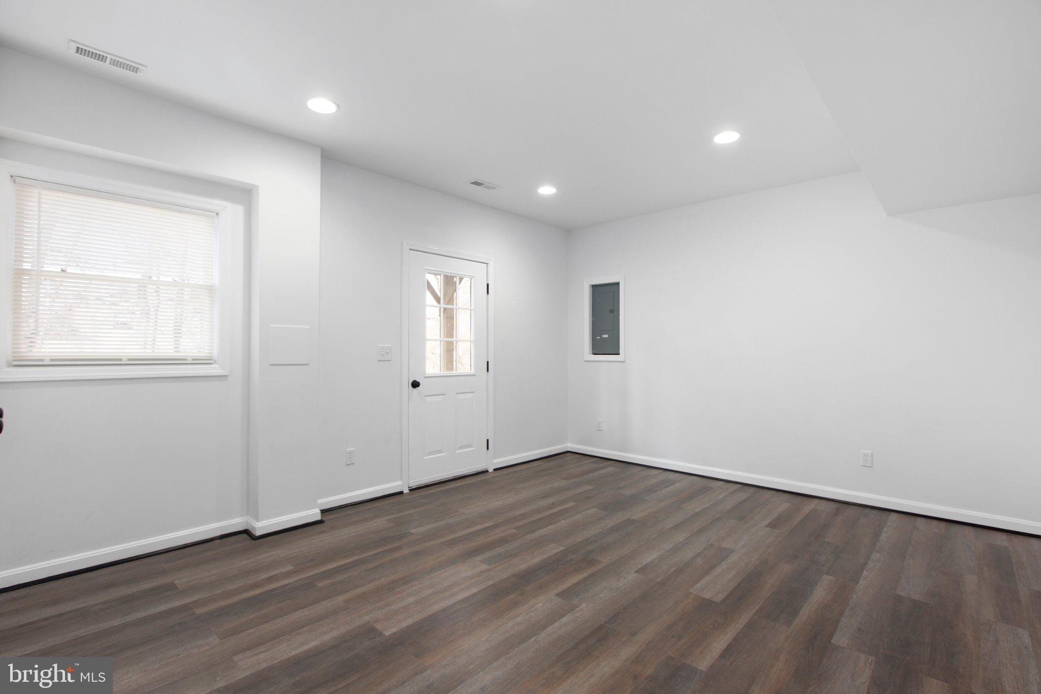 MAPLE GROVE - Residential