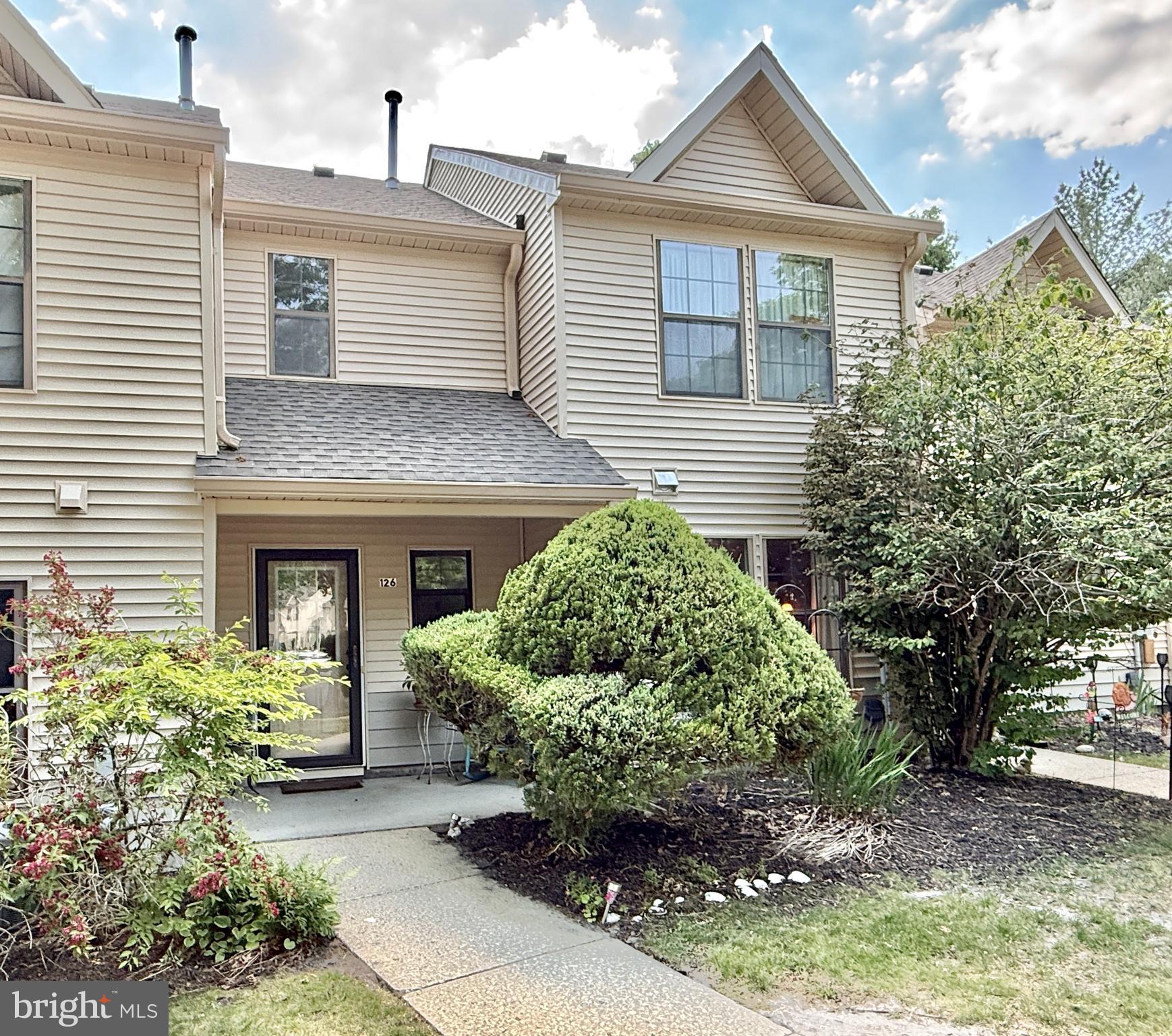 126 WHISPERING OAKS WAY