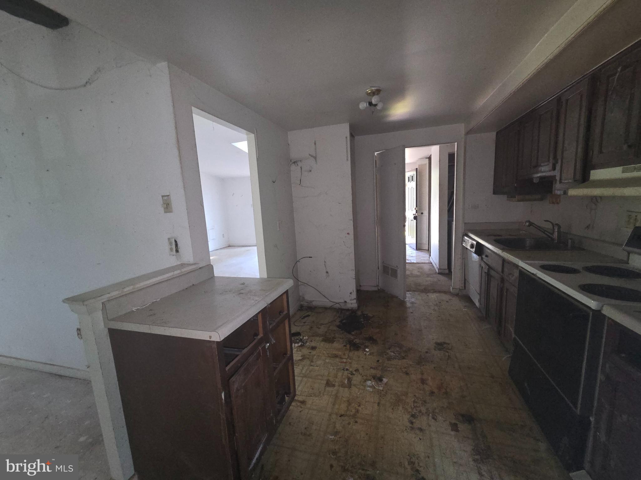 VILLAGE OF LONG REACH - Residential