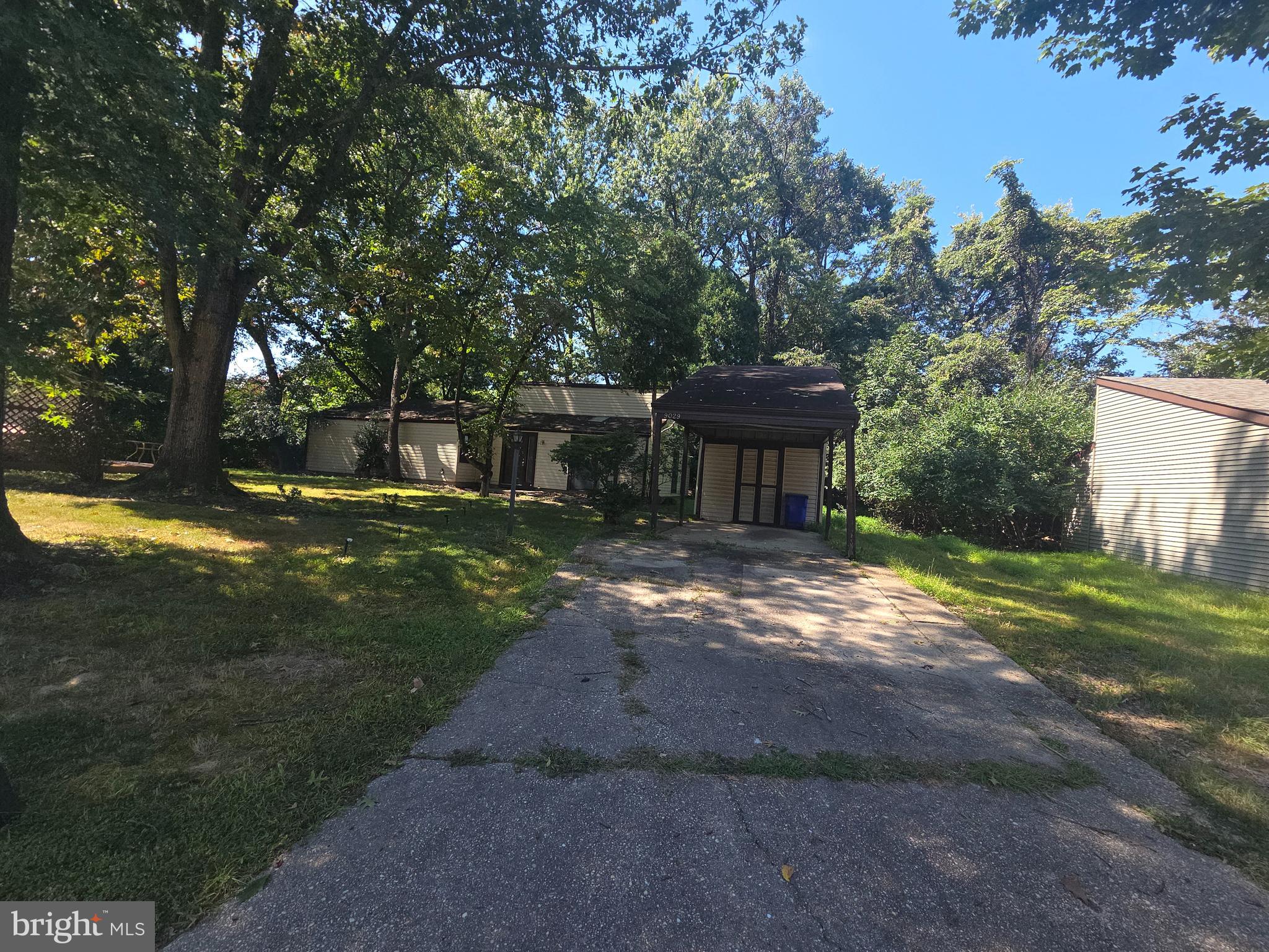 This is a Fannie Mae Reverse Mortgage Foreclosure. One level living in Columbia on a cul-de-sac. The carport and driveway a great! The house sits at the back of the cul-de-sac. The entry leads to the right to a large living area with vaulted ceilings or to the kitchen and bedrooms. There is an additional living and dining area of this large room. The galley kitchen has access at three separate parts of the floor plan. The laundry is in the bedroom hallway. The three bedrooms and two full baths with offer lots of space.