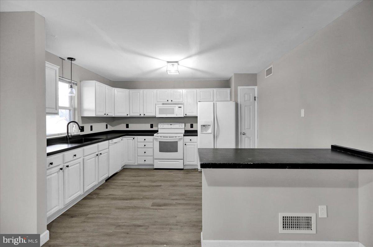 LIMESTONE VILLAGE - Residential