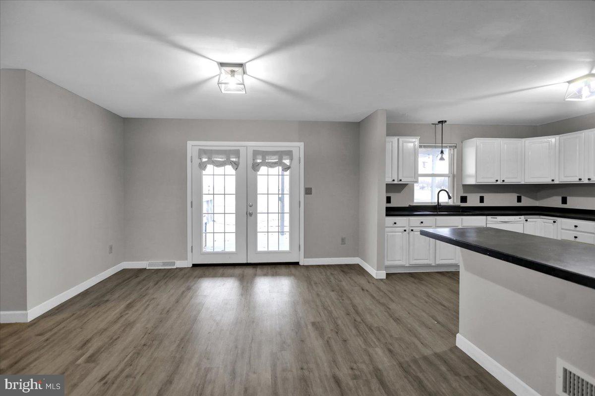 LIMESTONE VILLAGE - Residential