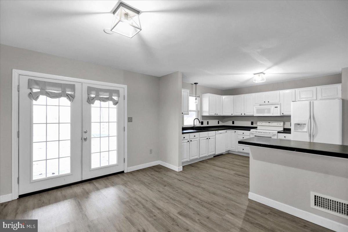 LIMESTONE VILLAGE - Residential